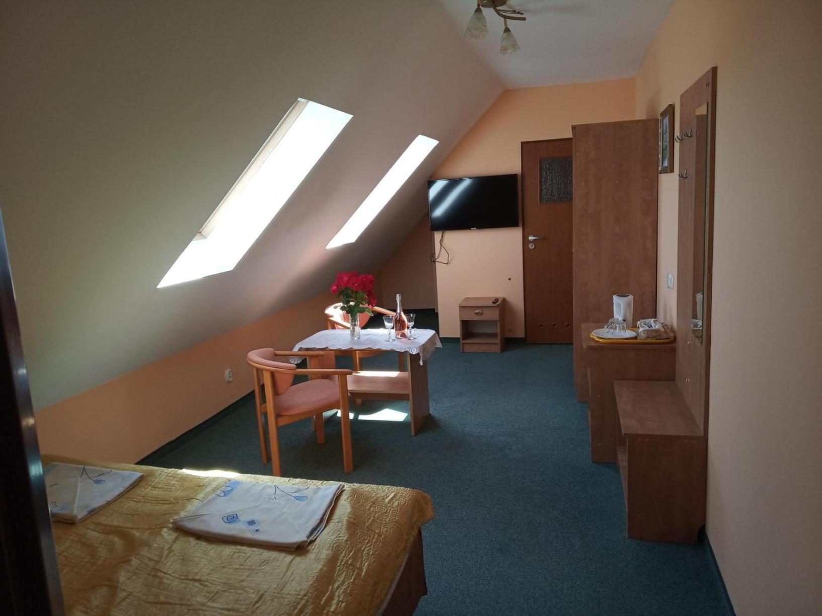 Double Room with Private Bathroom photo 2