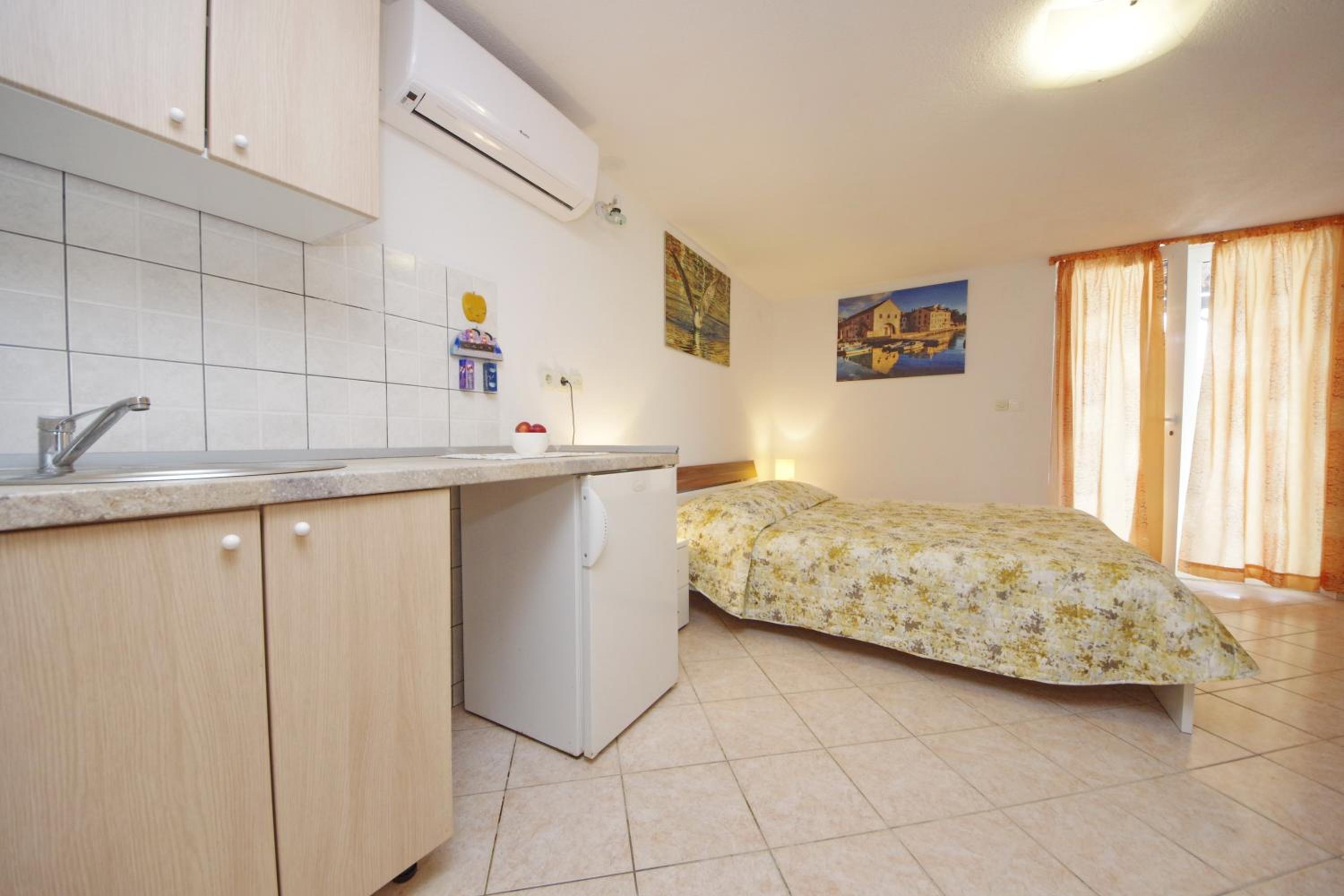 Budget Double Room photo 3
