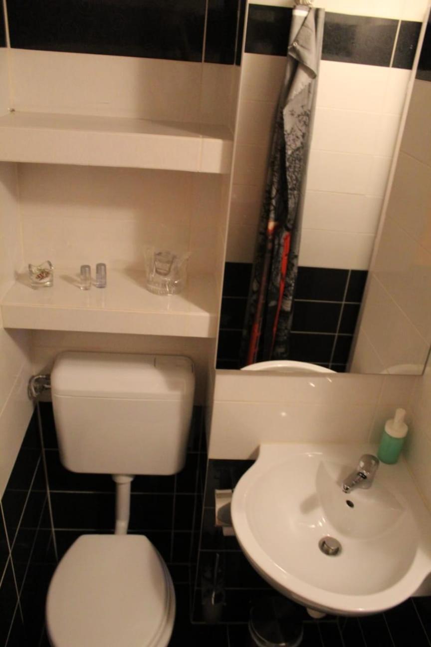 Two-Bedroom Apartment - Photo 3