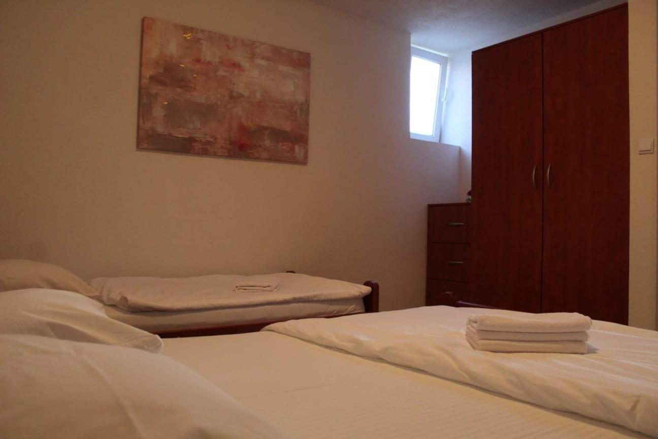 Two-Bedroom Apartment - Photo 2