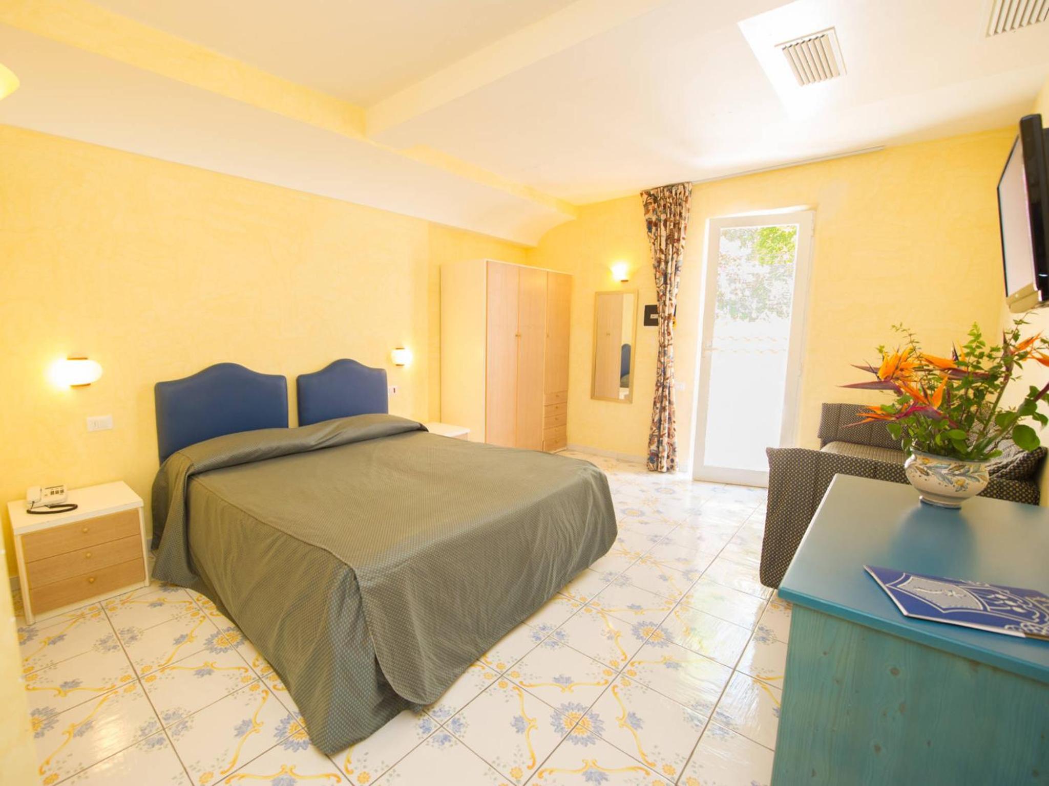 Quadruple Room - Photo 1