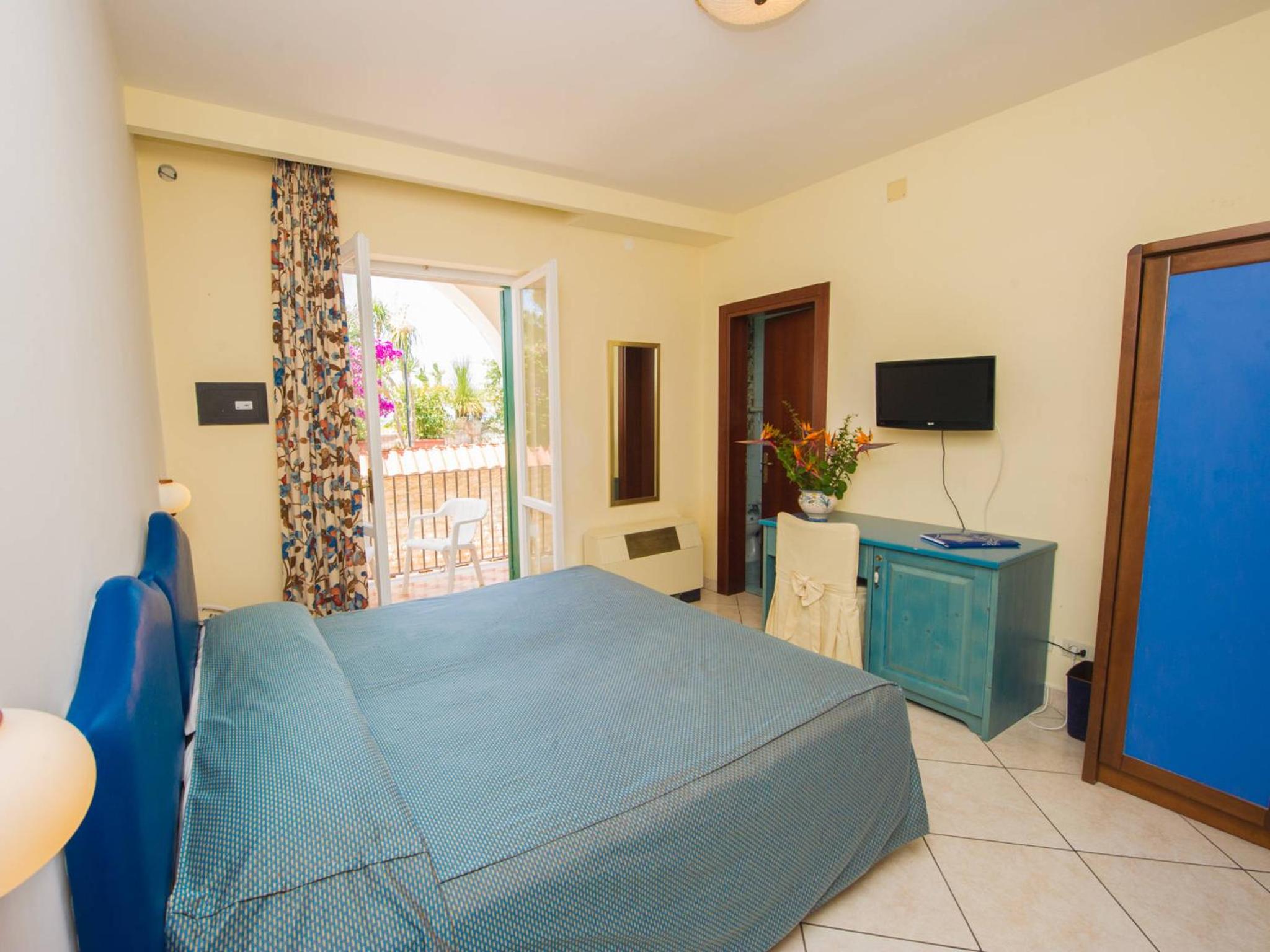 Standard Double Room - Photo 3