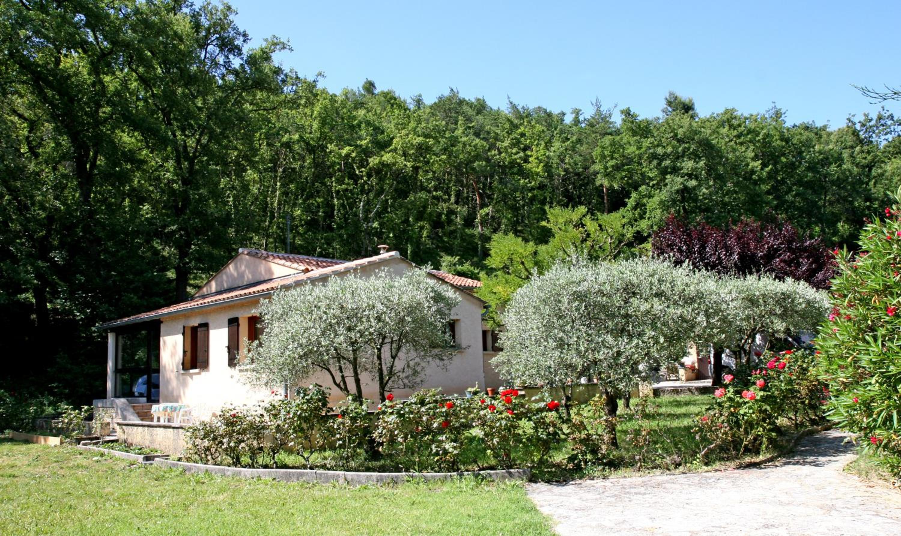 Three-Bedroom Cottage photo 2