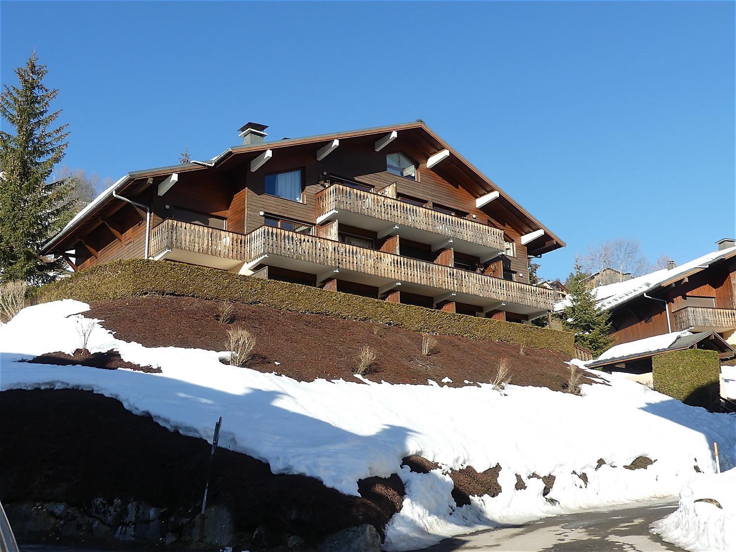 Apartment with Mountain View