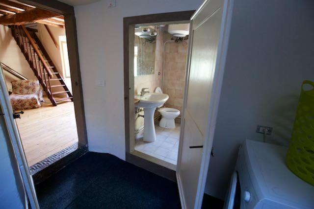 Three-Bedroom Townhouse - Photo 4