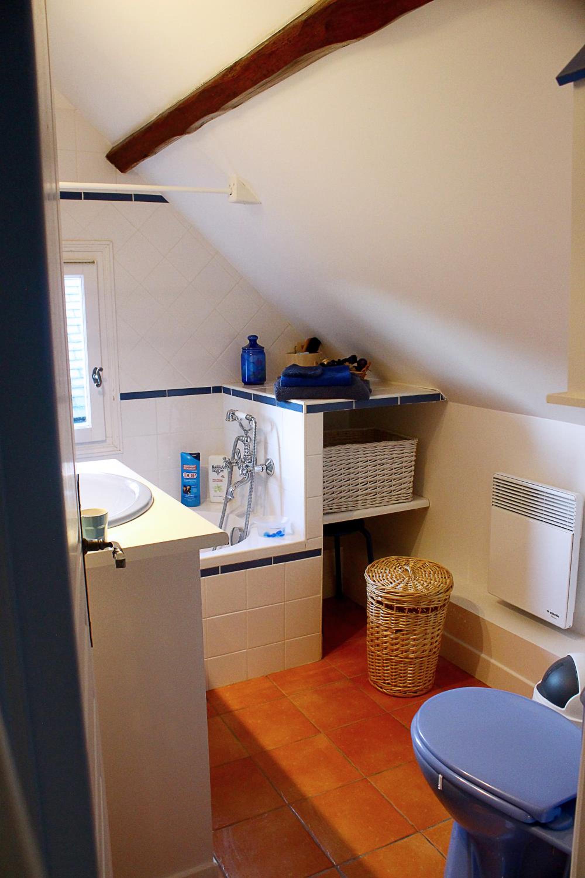 Studio 1st Floor - Photo 6
