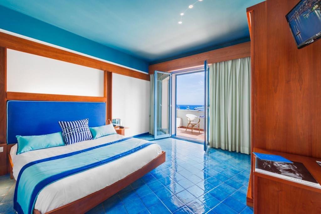 Triple Room with Sea-View Terrace