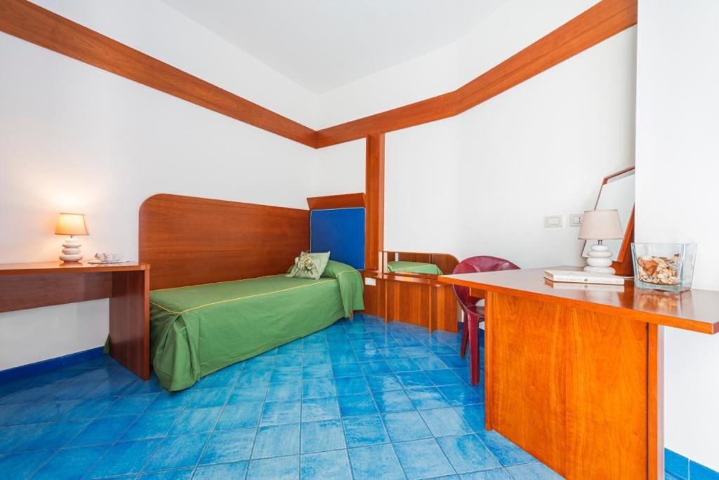 Triple Room with Sea-View Terrace photo 2