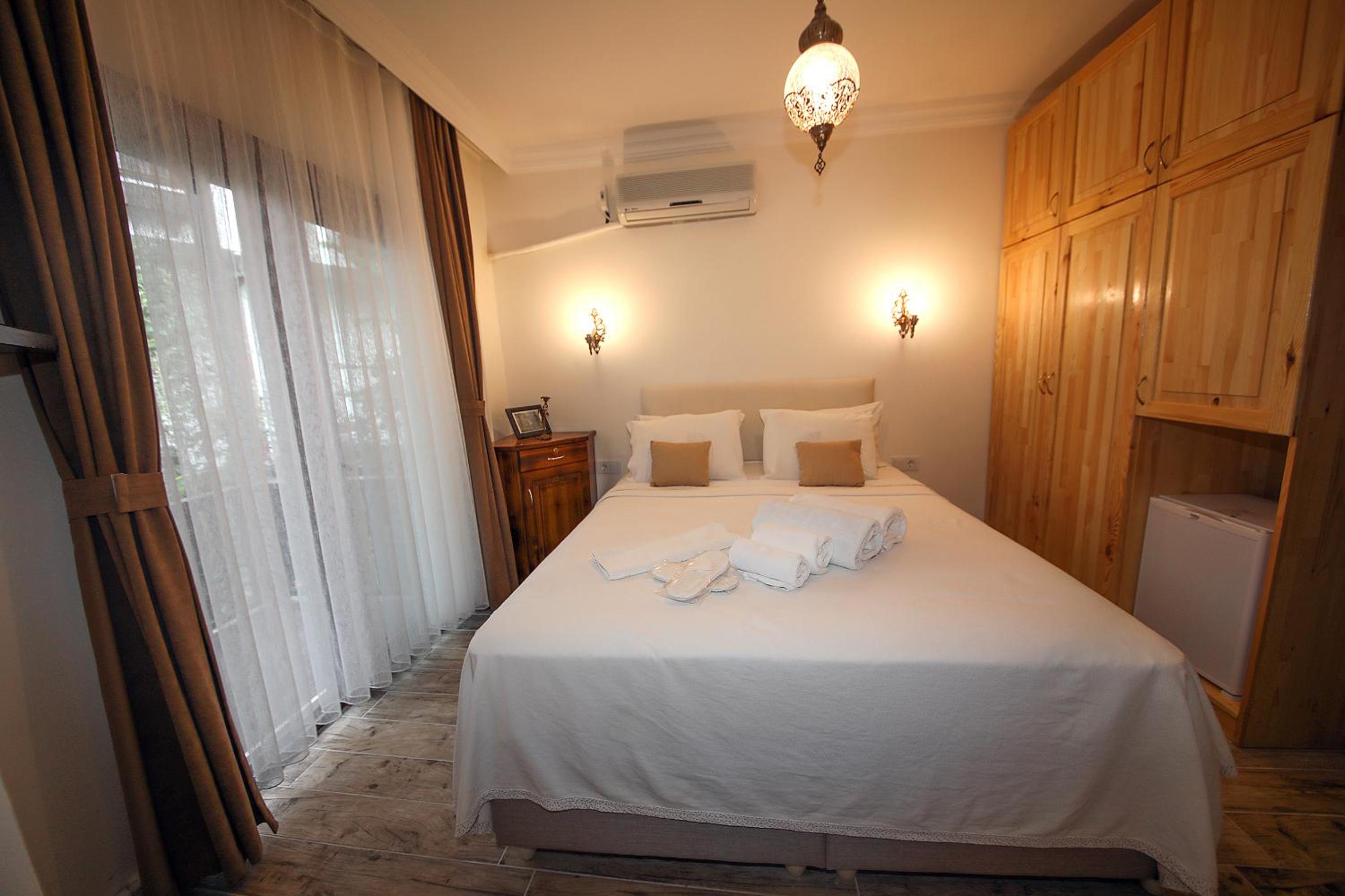 Deluxe King Suite photo 1