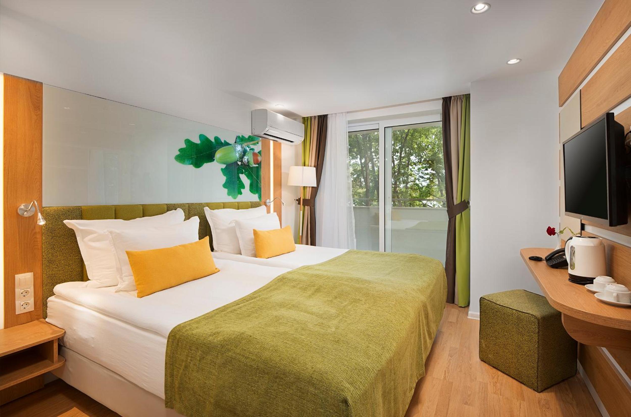 Double Room with Balcony - Free Parking photo 1