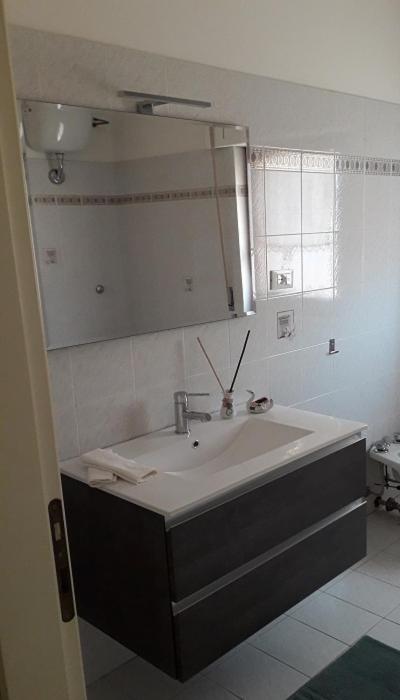Double Room with Balcony - Photo 8