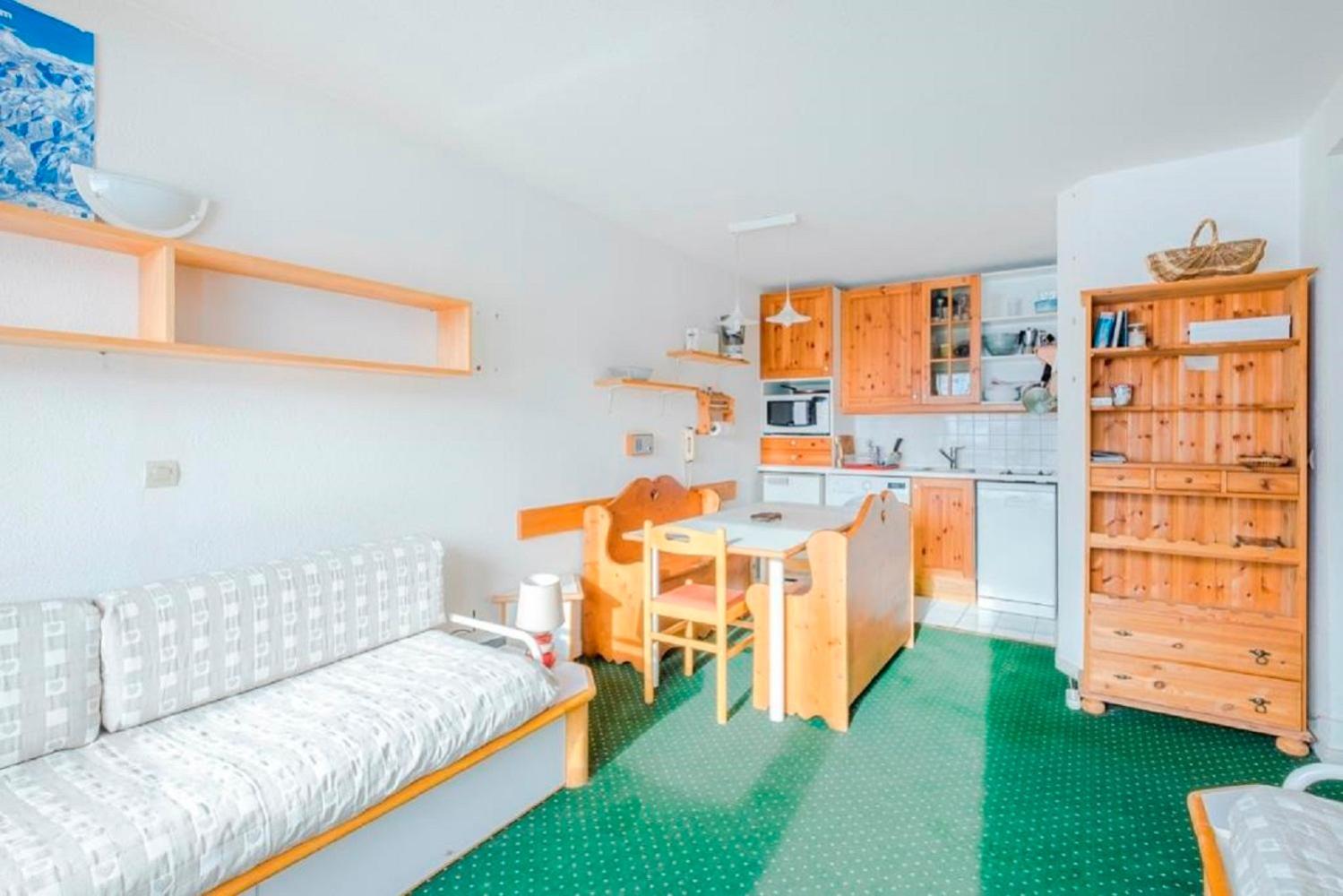 Comfort One-Bedroom Apartment (6 People) photo 1
