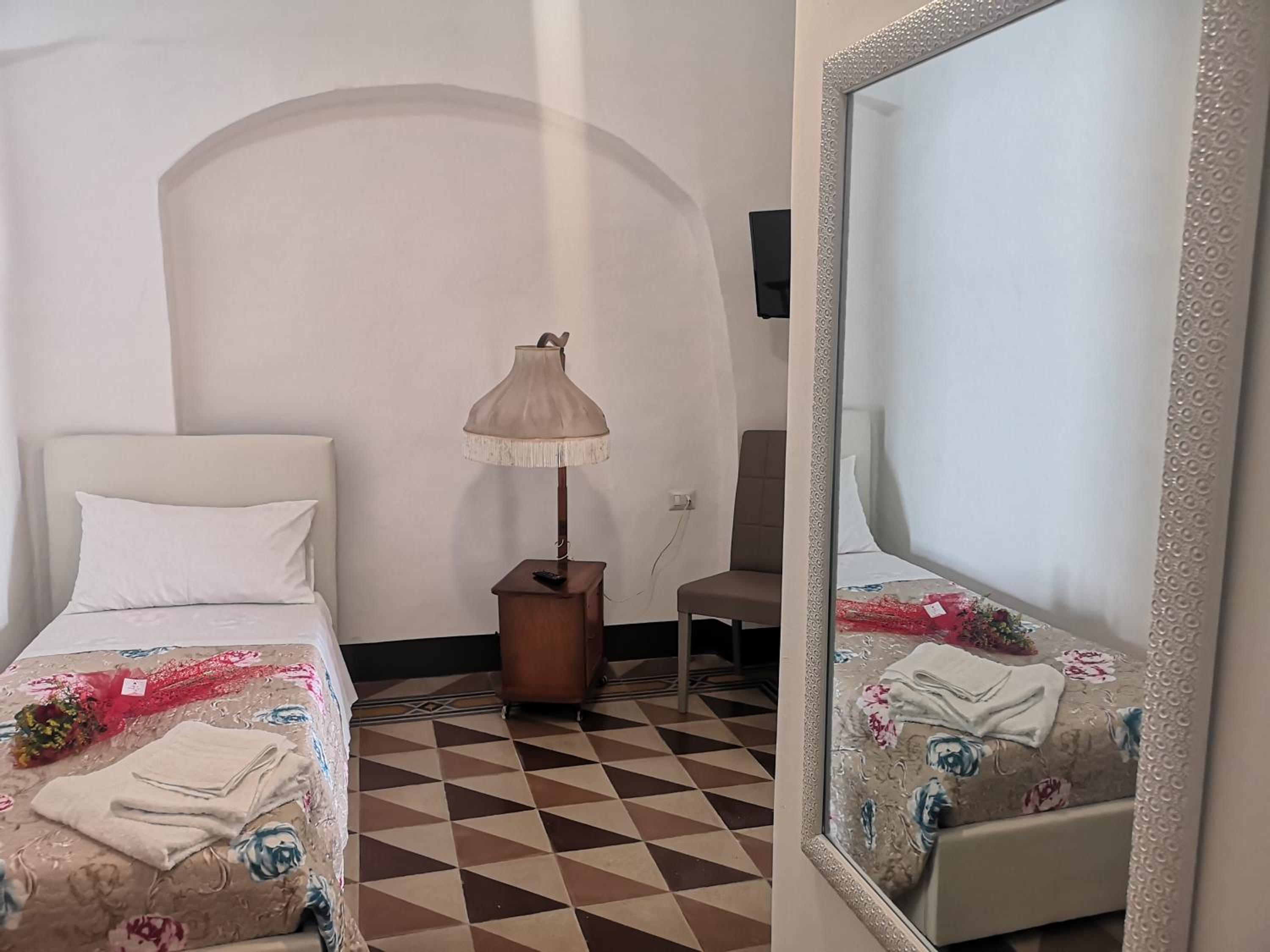 Deluxe Quadruple Room - Photo 11