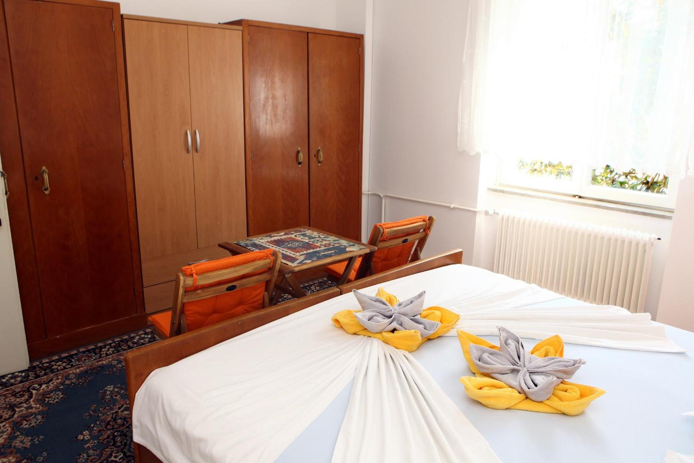 Double Room with Shared Bathroom photo 2