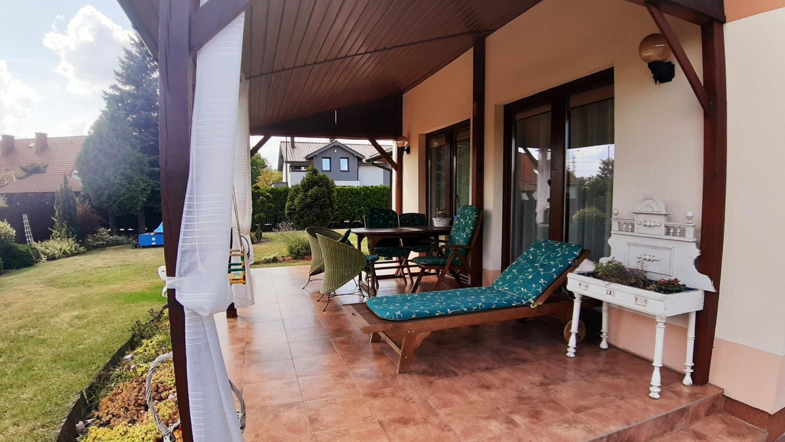 Villa - Photo 2