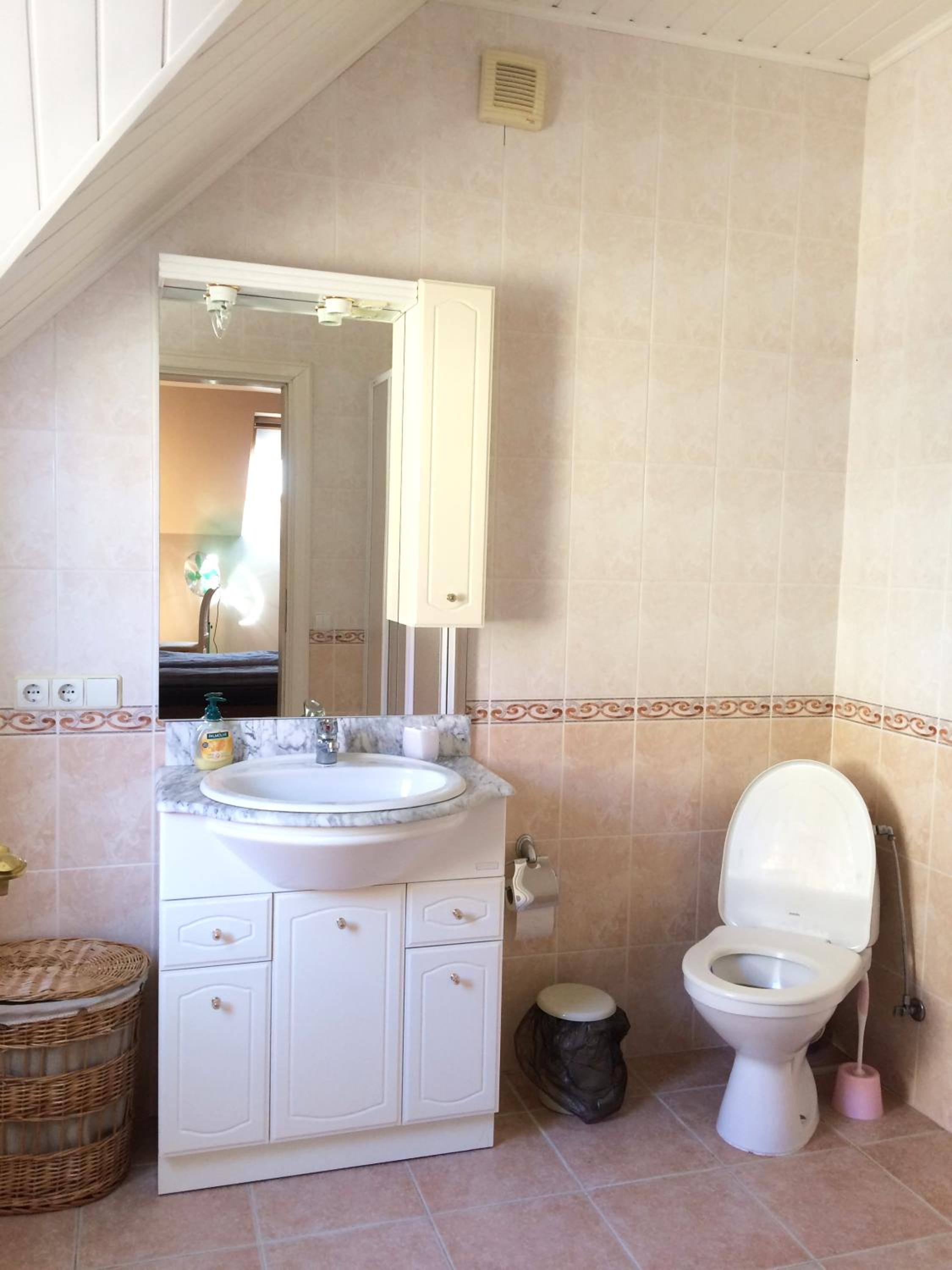 Twin Room with Bathroom - Photo 3