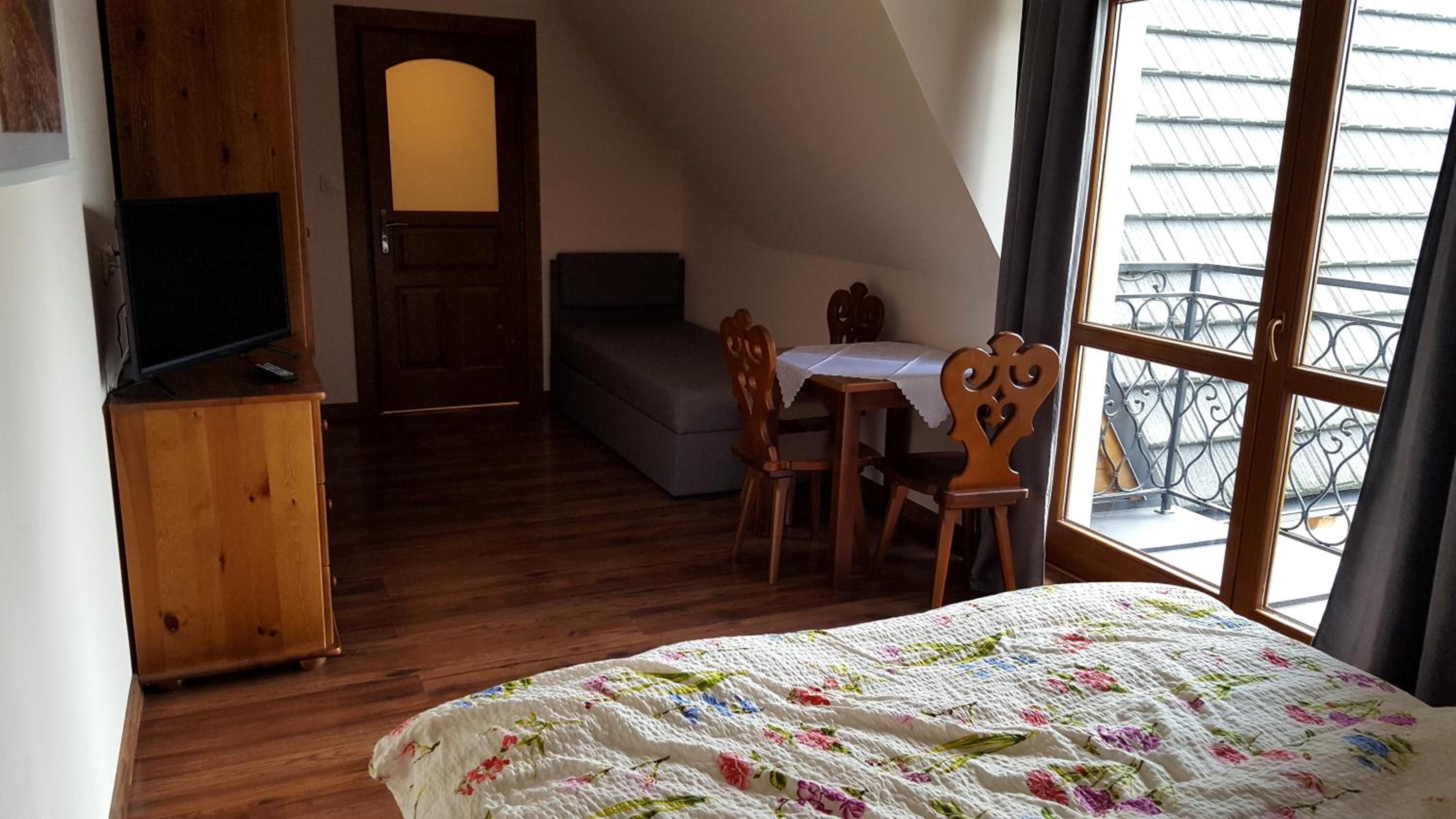 Triple Room with Bathroom photo 2