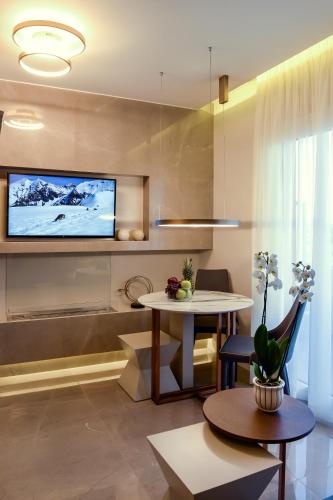 Deluxe Queen Suite