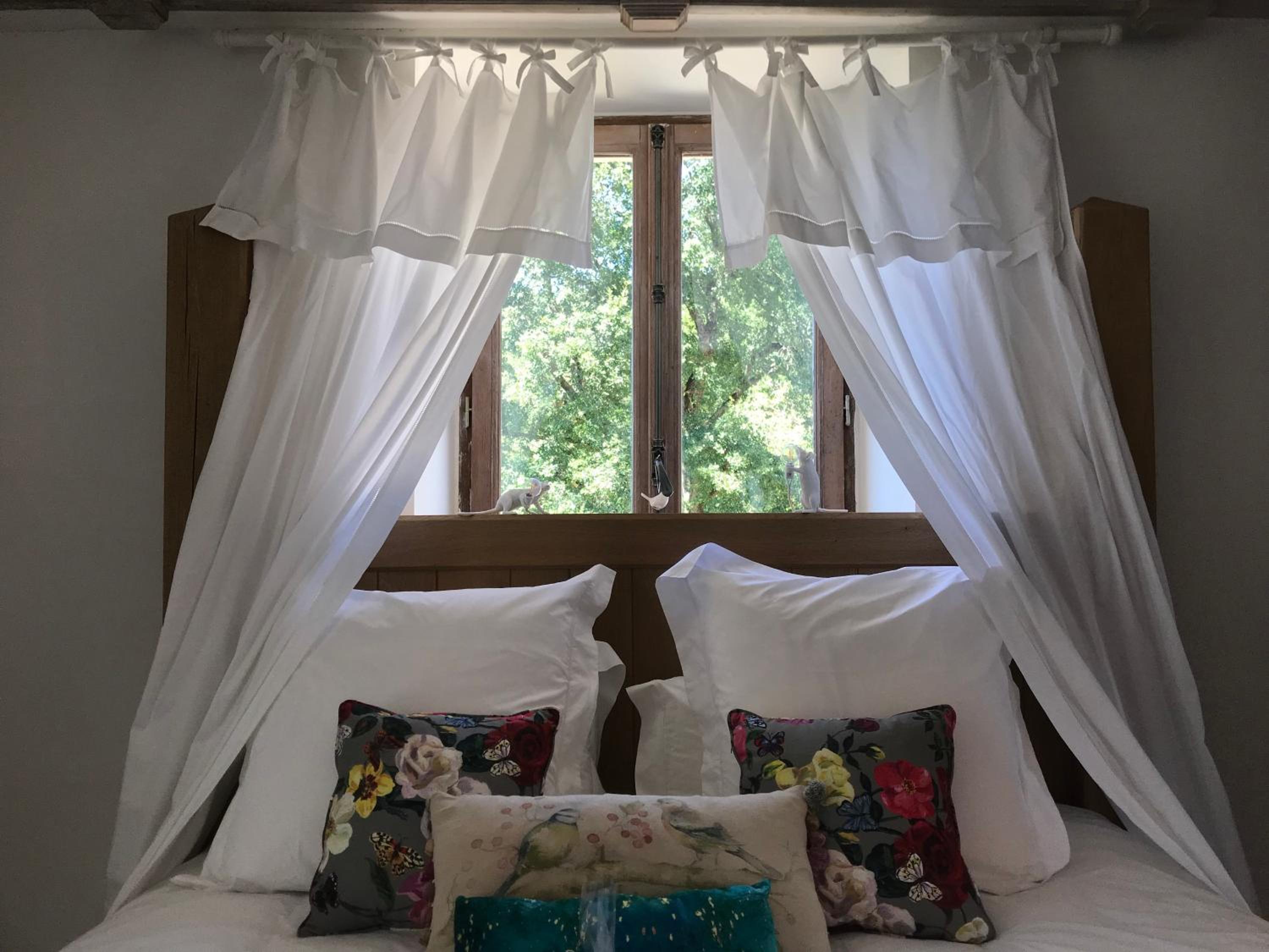Deluxe Double Room with Bath - Photo 1