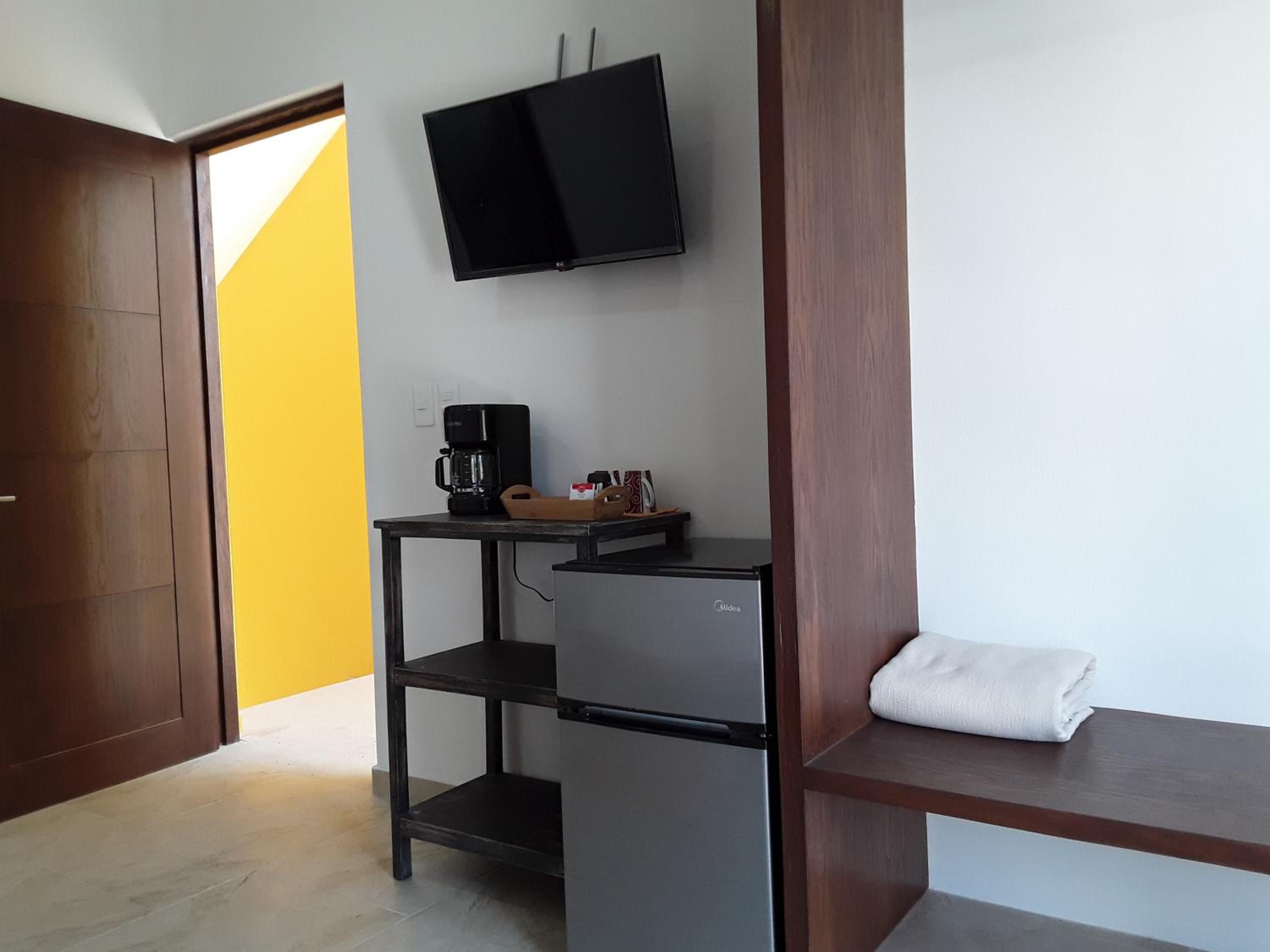 Double Room with Balcony - Photo 2