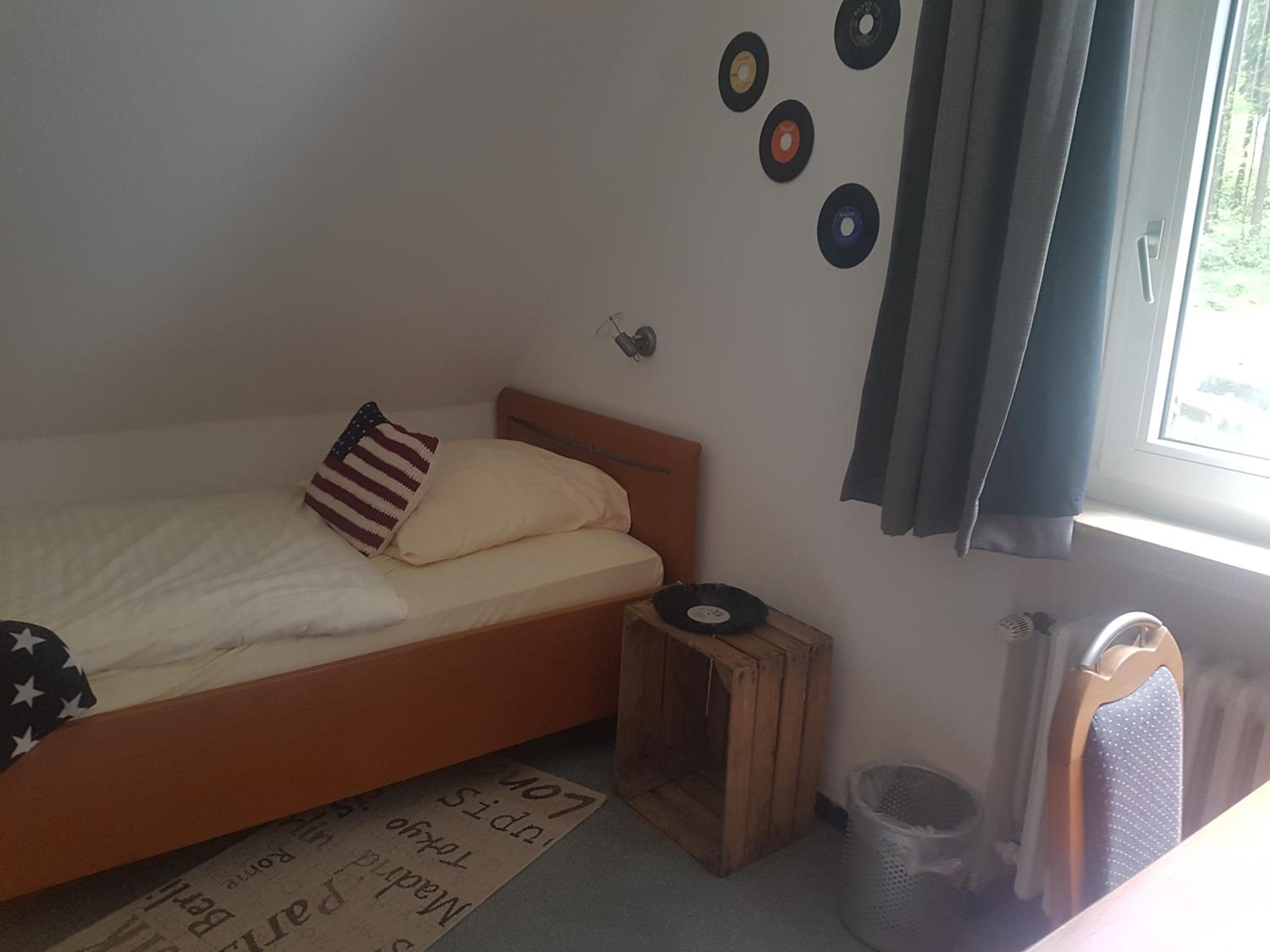 Single Room with Shared Shower and Toilet photo 1