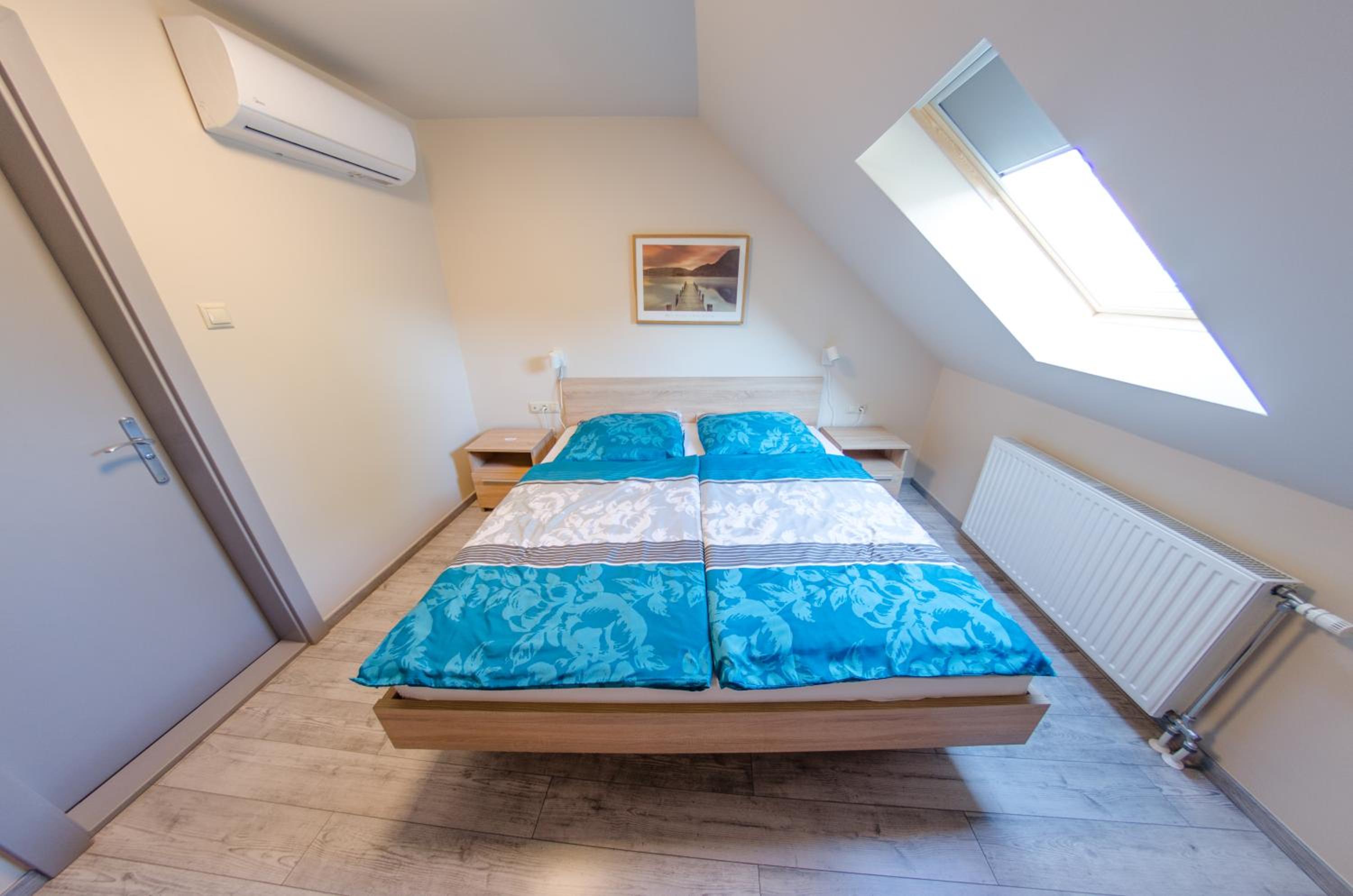 Queen Room photo 3
