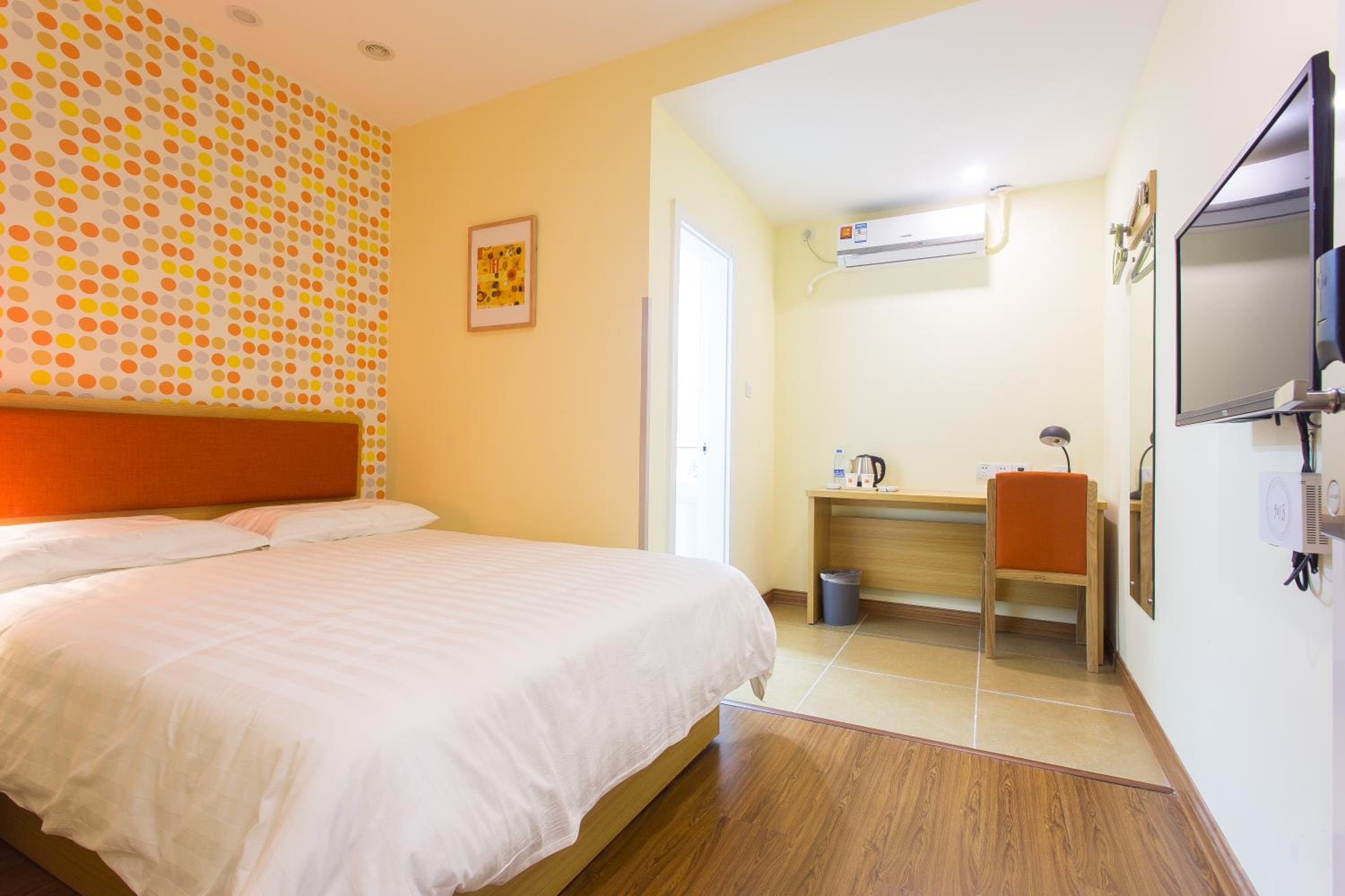 Business Queen Room