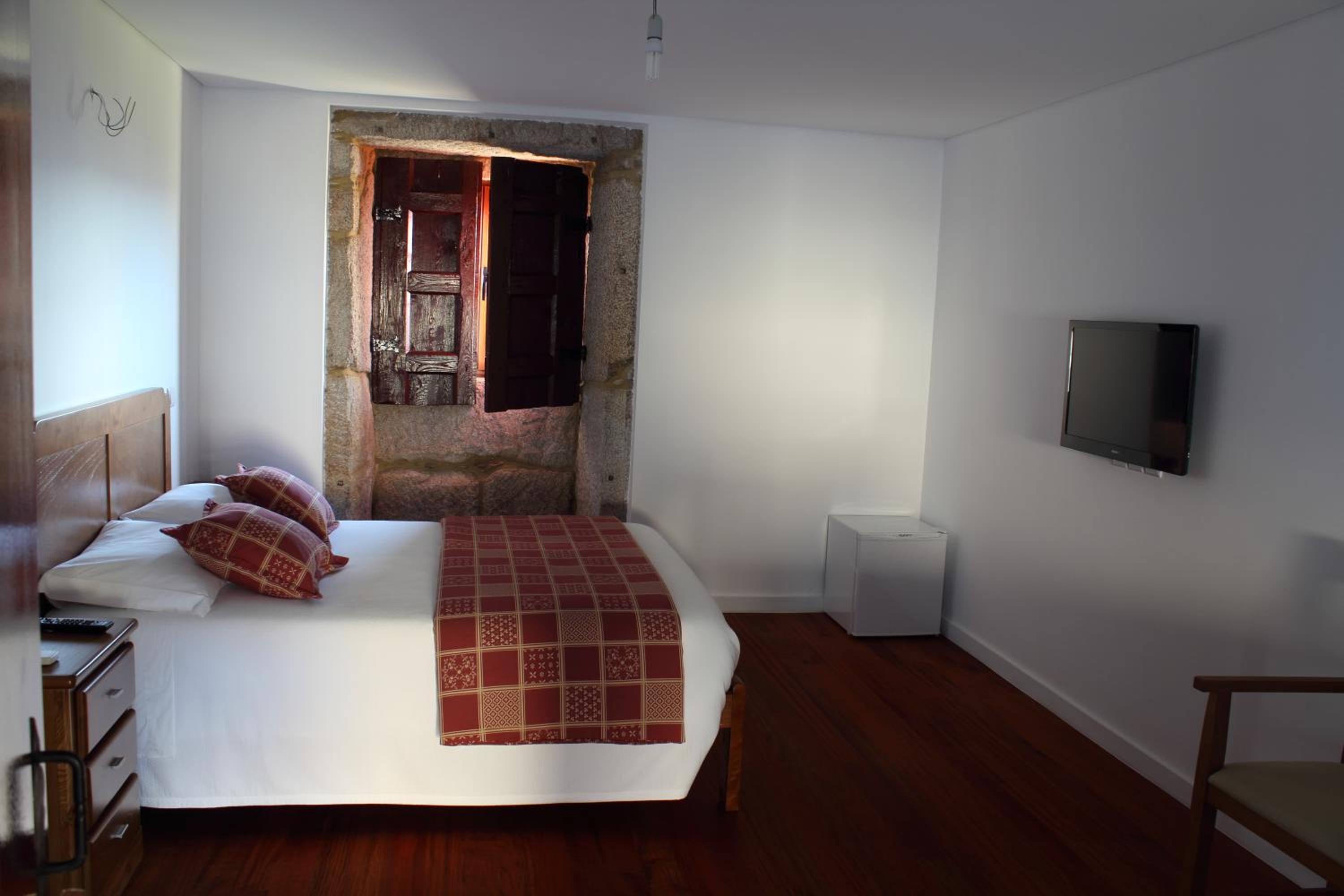 Double or Twin Room - Photo 9