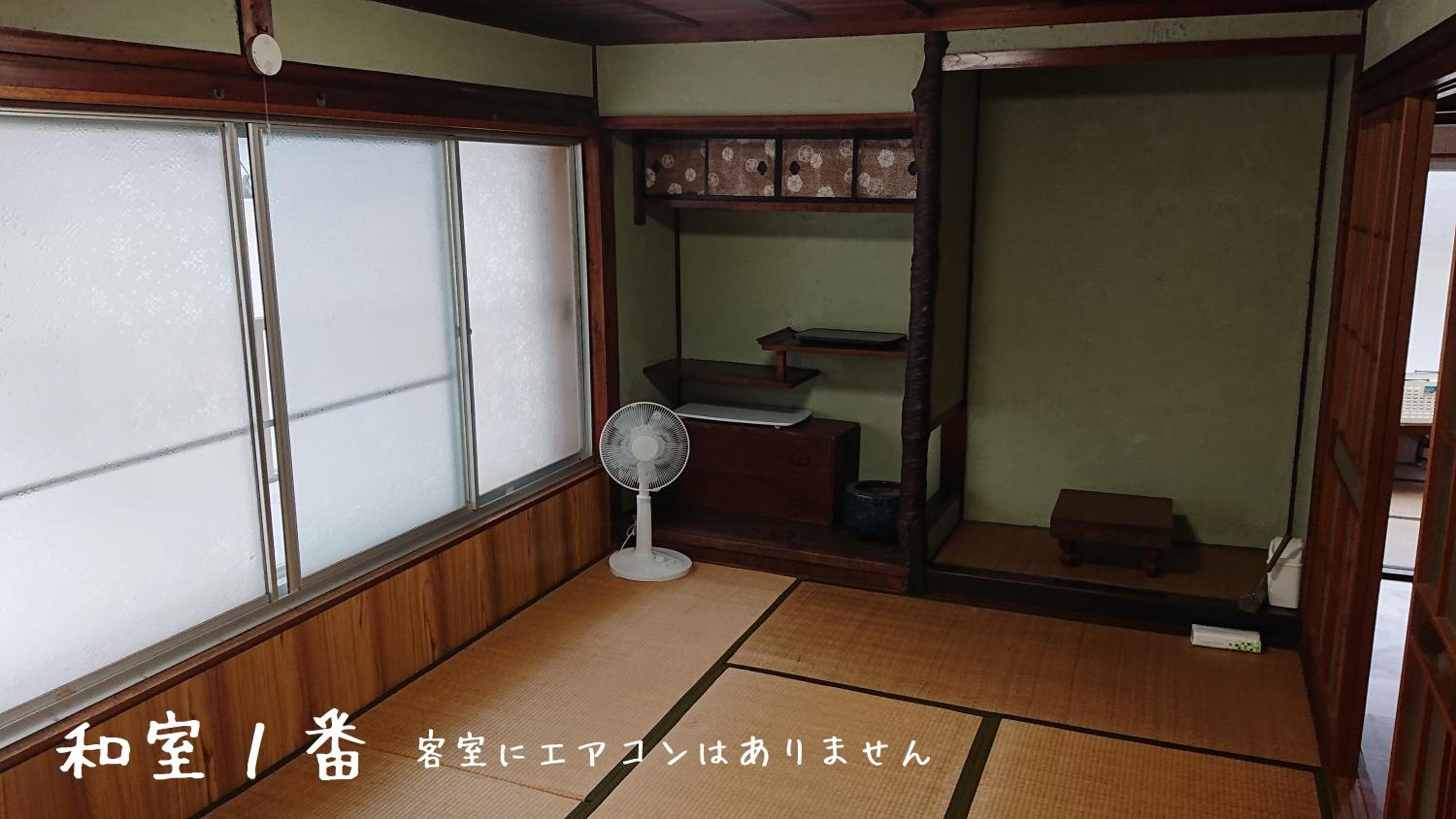 Standard Japanese-Style Room with Shared Bathroom photo 1