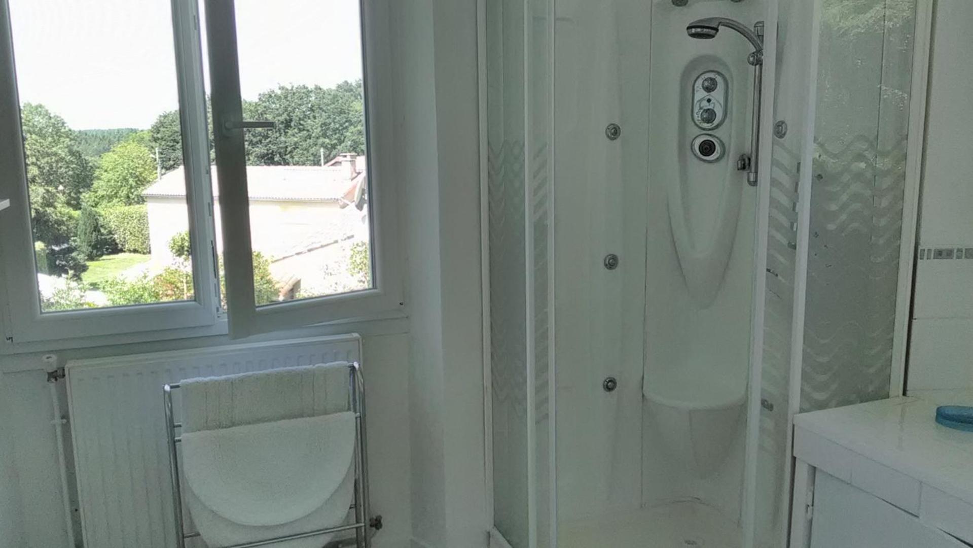 Double Room with Private Bathroom - Photo 3