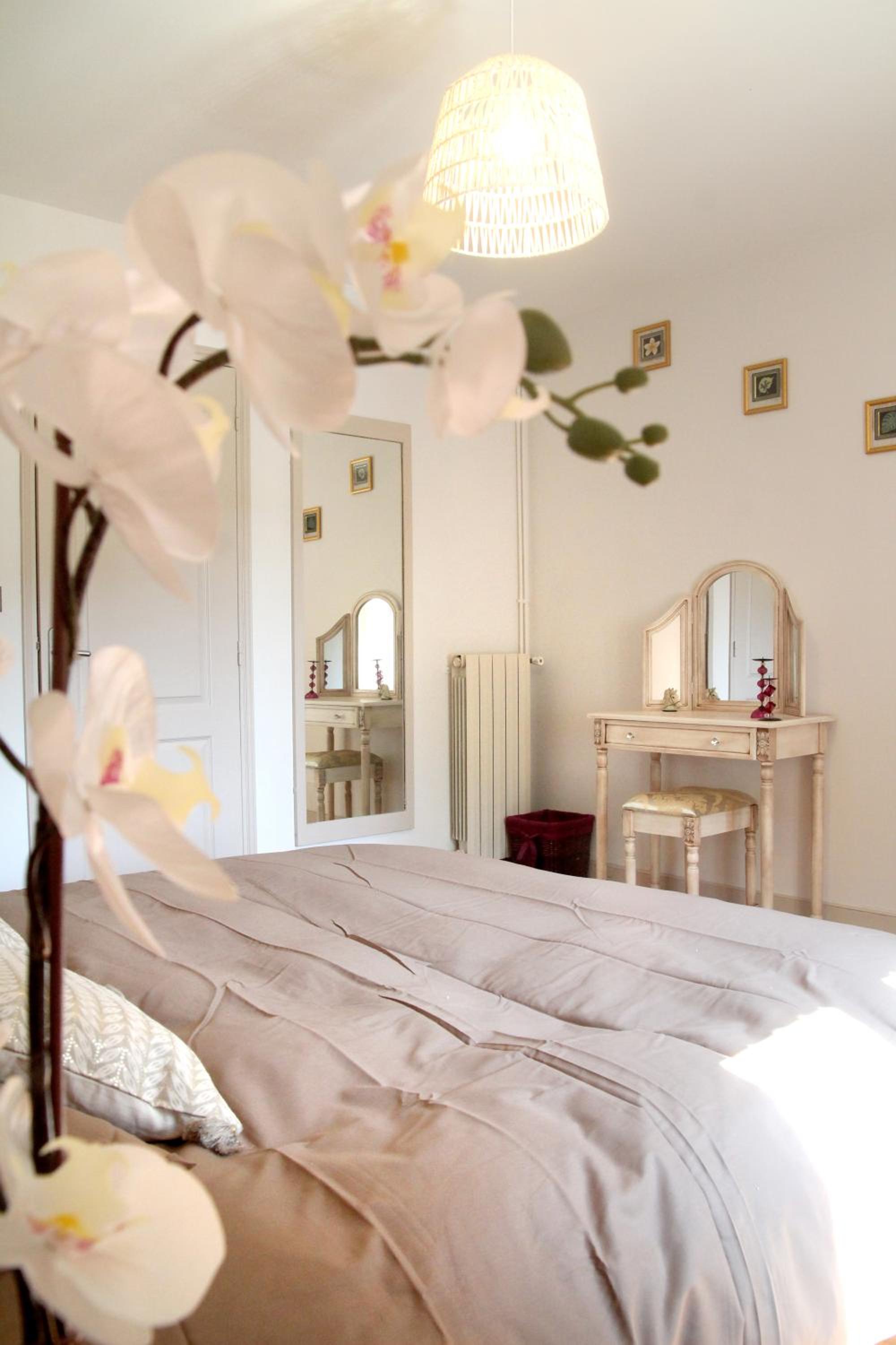 Six-Bedroom House photo 1