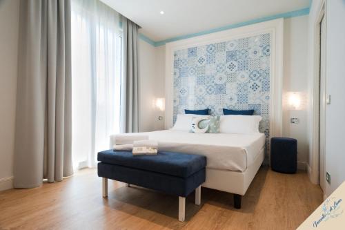 Deluxe Double or Twin Room with Balcony - Photo 2