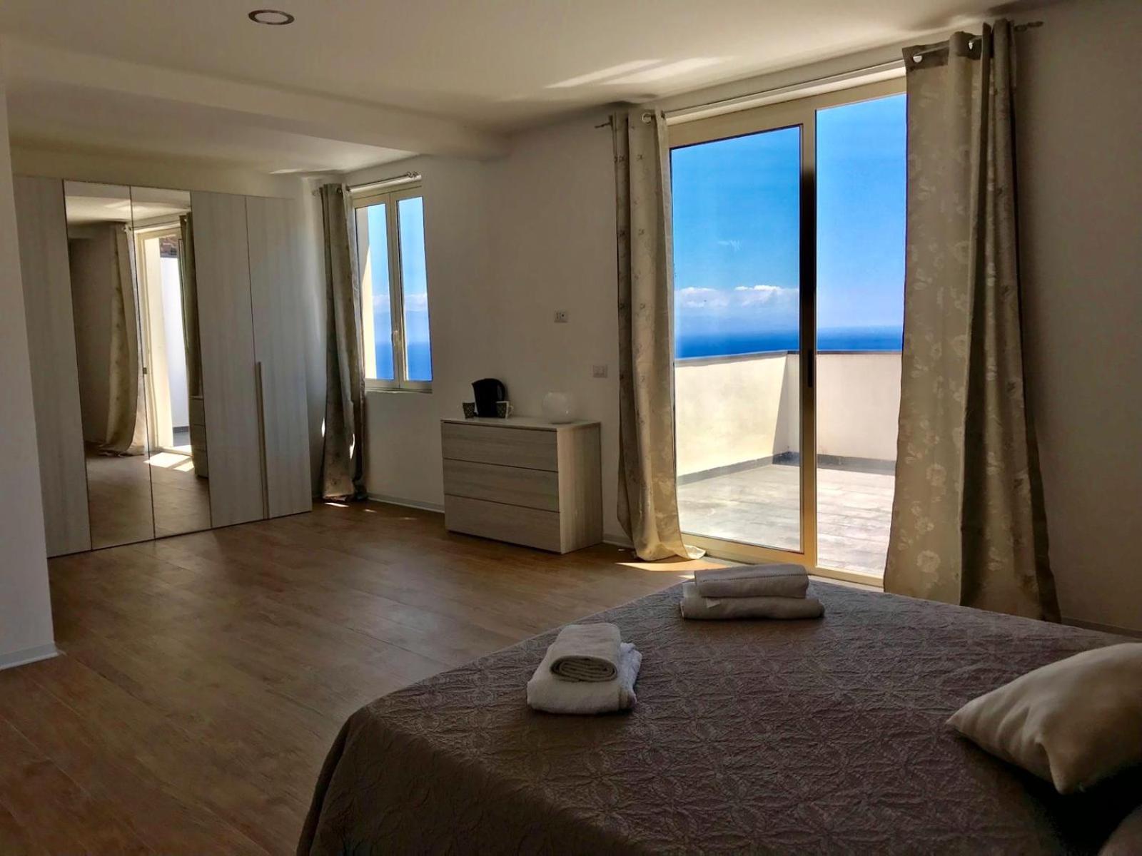 King Room with Sea View - Photo 1