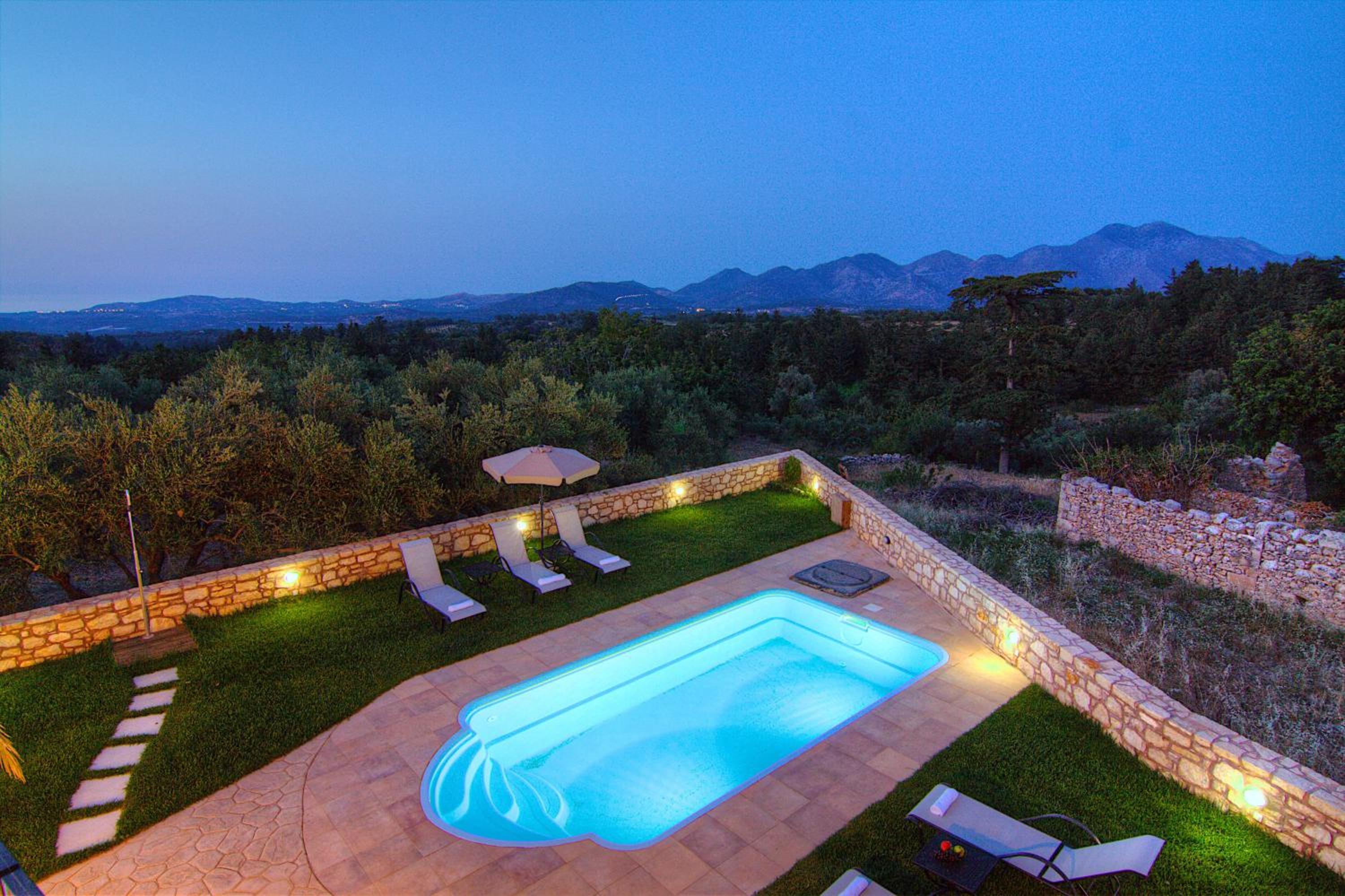 Three-Bedroom Villa with Private Pool photo 2