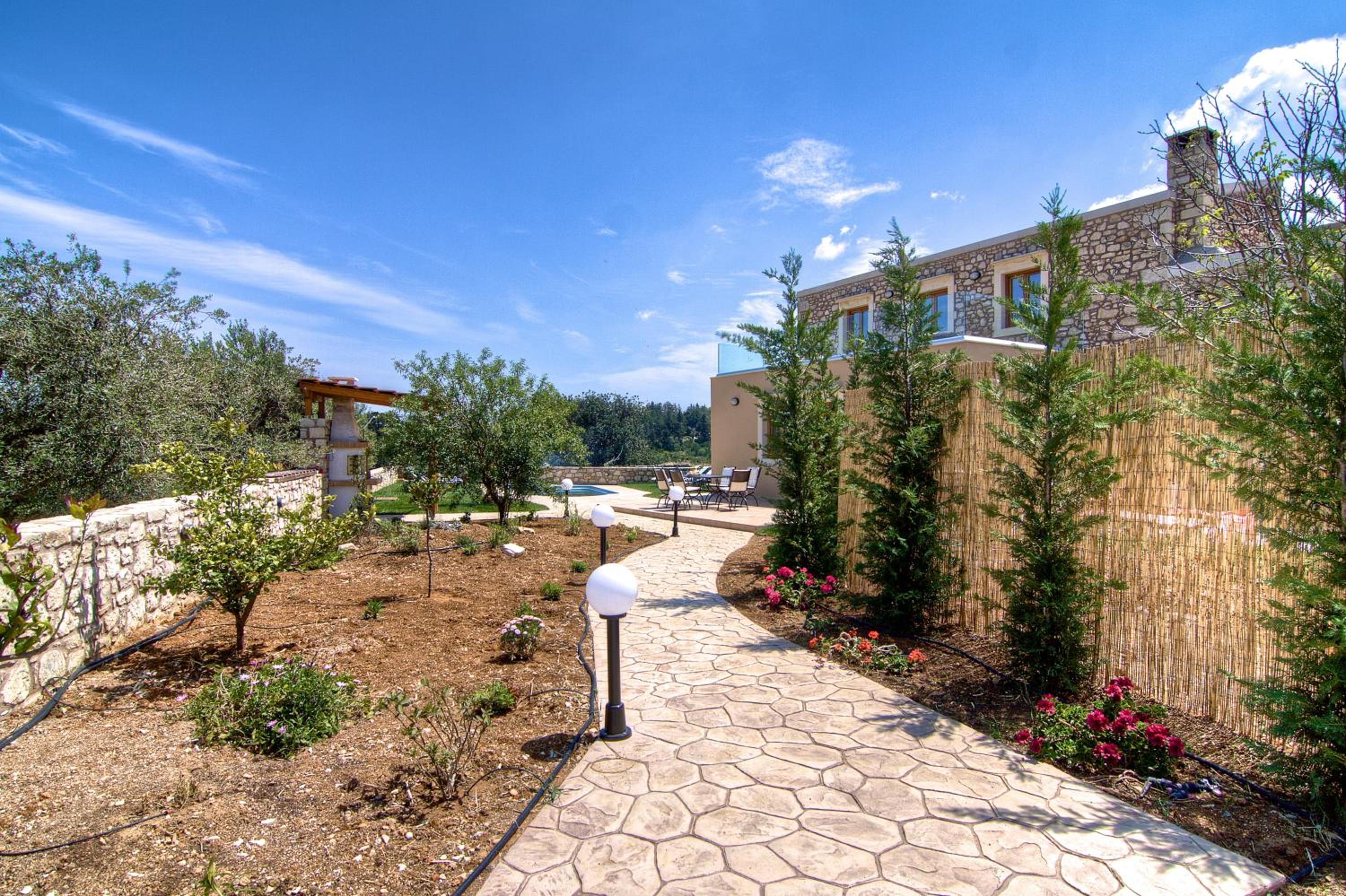 Three-Bedroom Villa with Private Pool photo 3