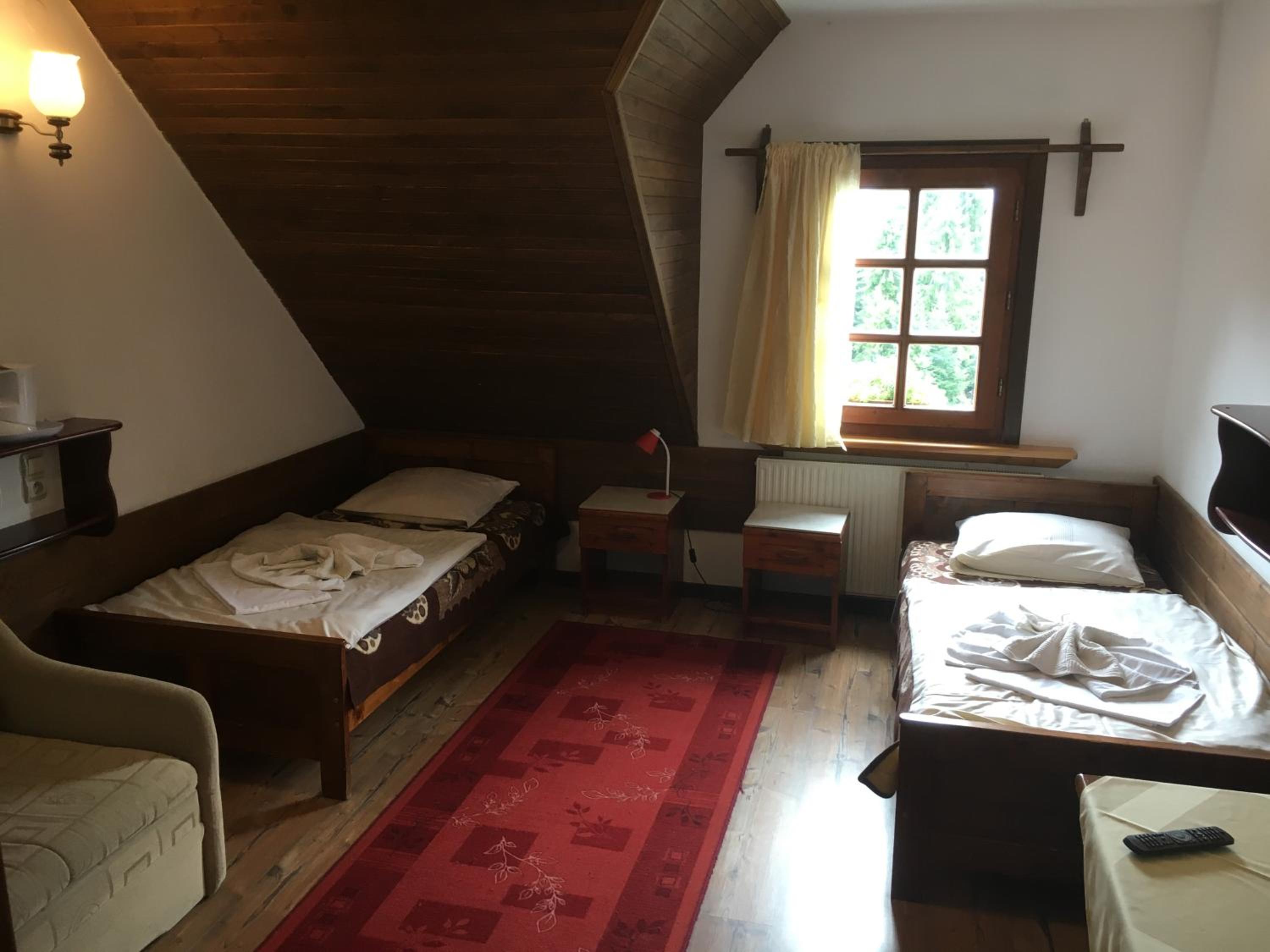 Standard Twin Room with Sofa - Photo 1