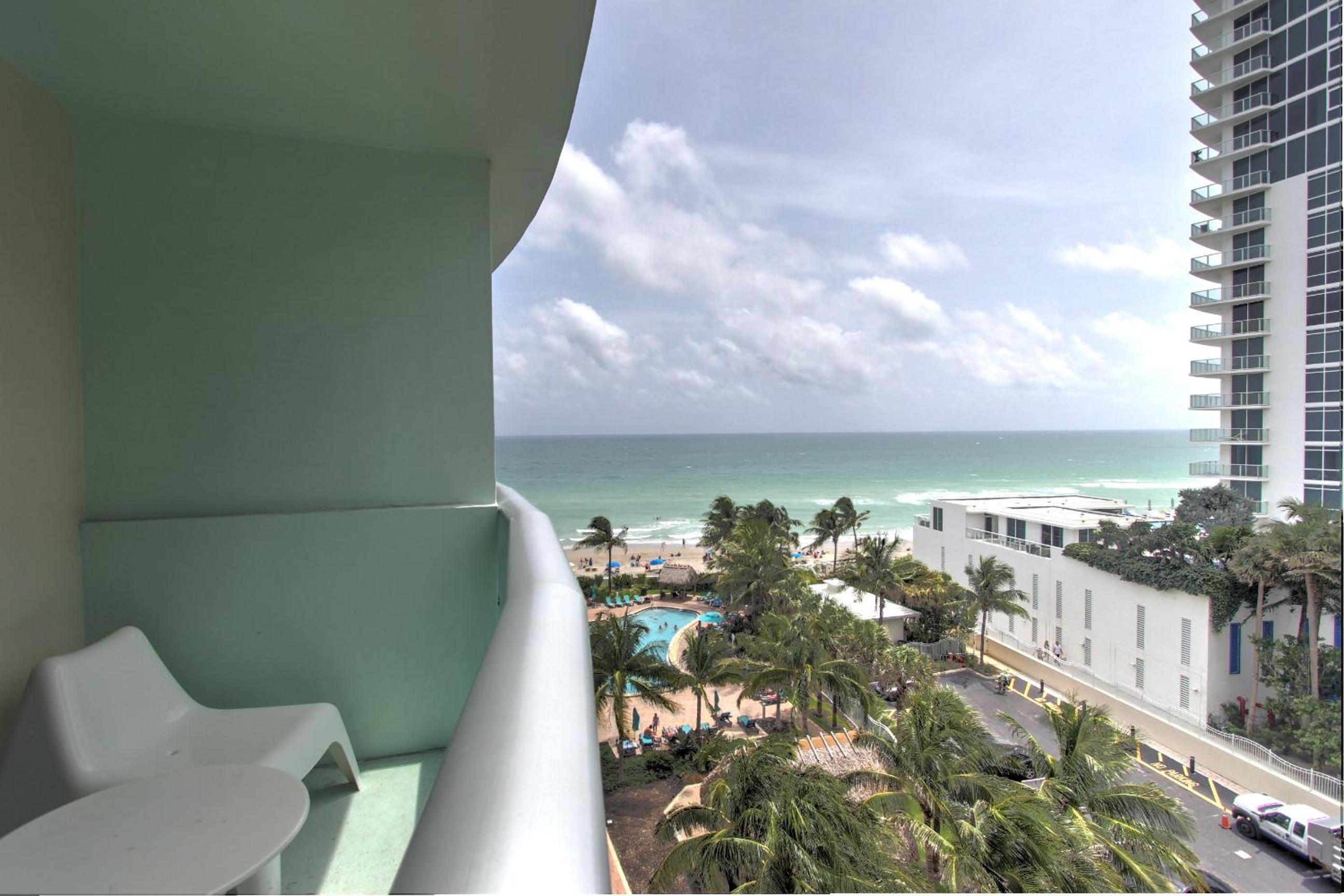 Standard One-Bedroom Apartment with Ocean View
