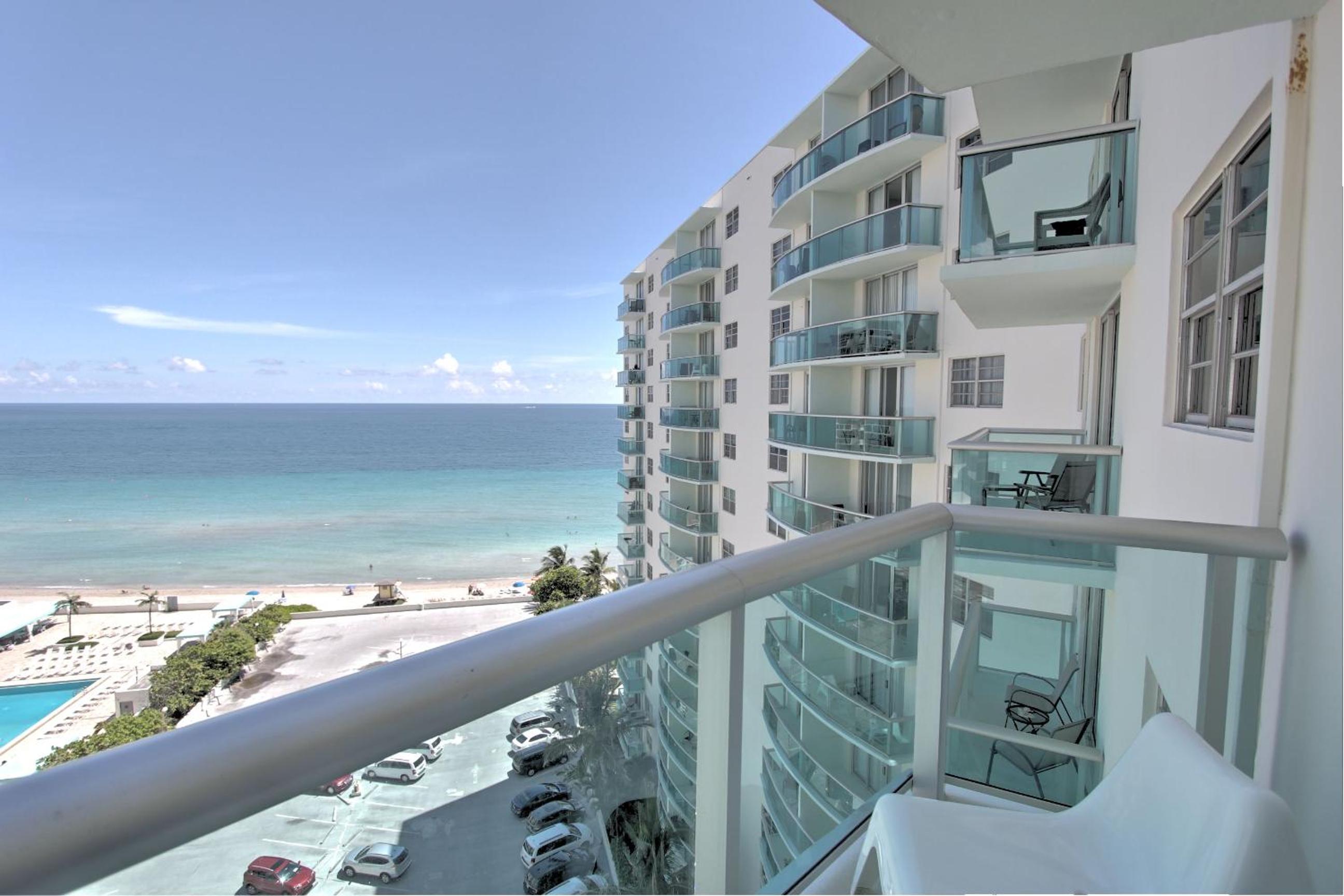 Classic One-Bedroom Apartment with Ocean View