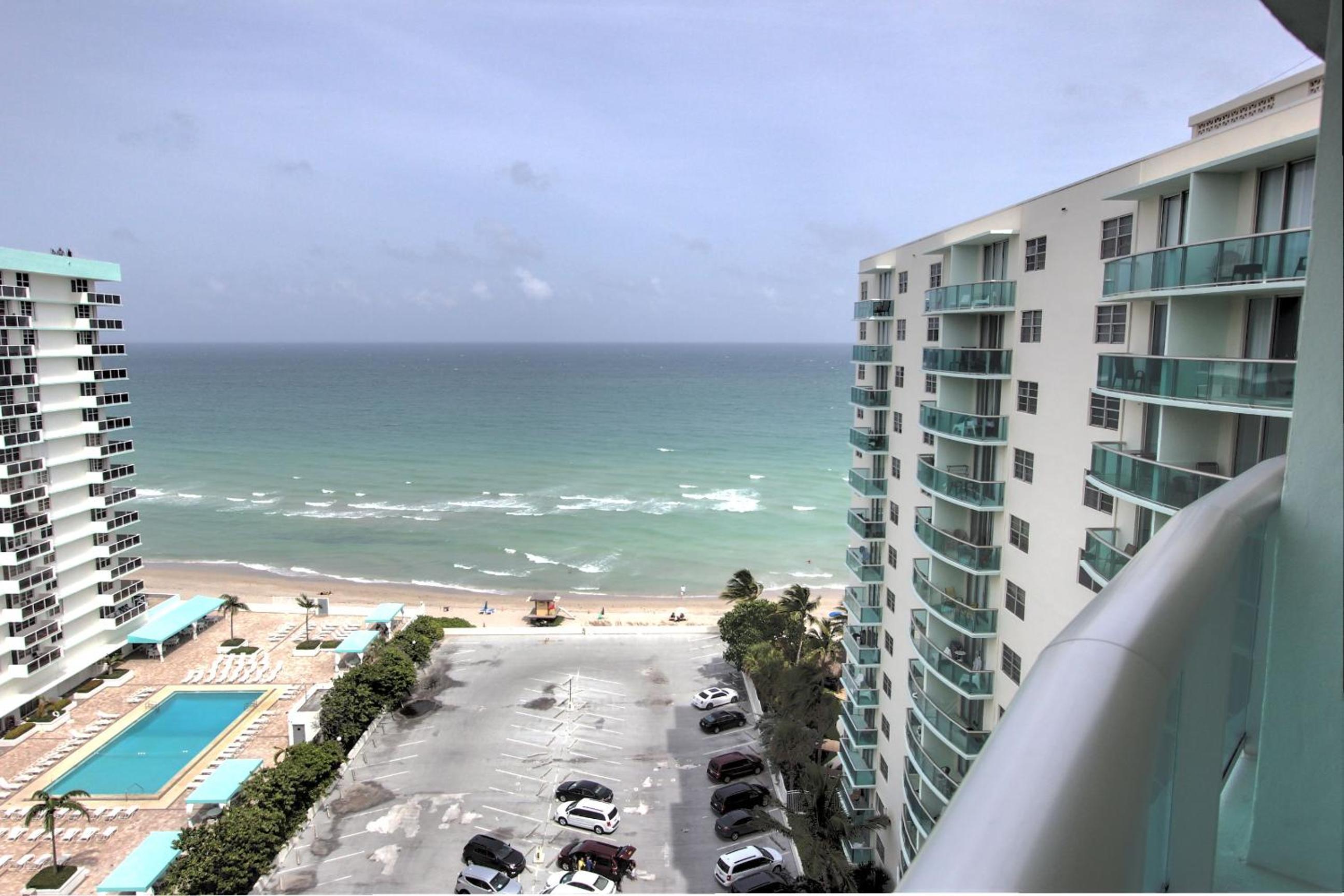 Deluxe Two-Bedroom Apartment with Ocean