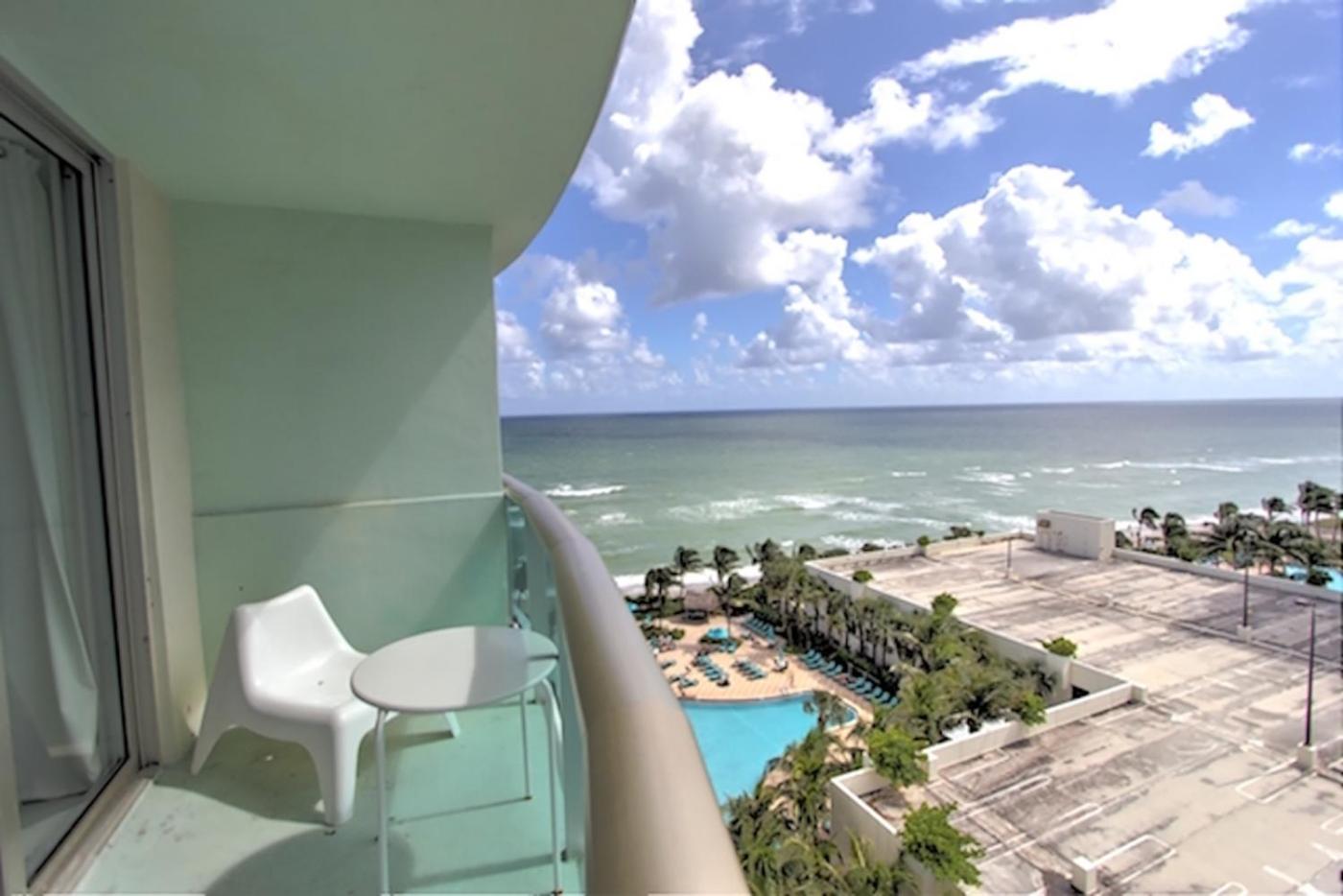 Premium One-Bedroom Apartment with Ocean and Pool View