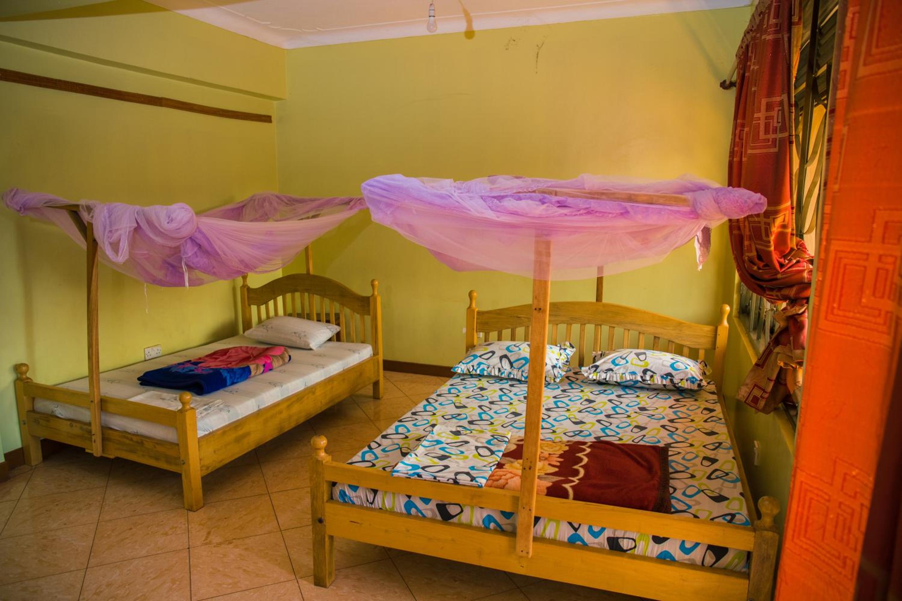 Standard Twin Room - Photo 4