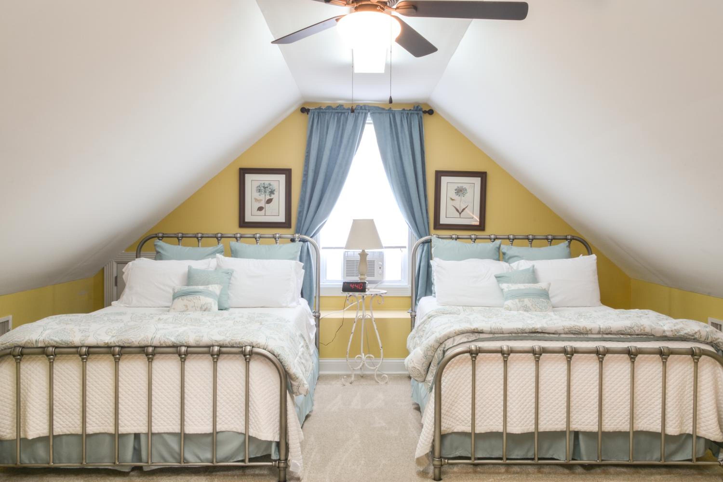 Queen Suite - Photo 1