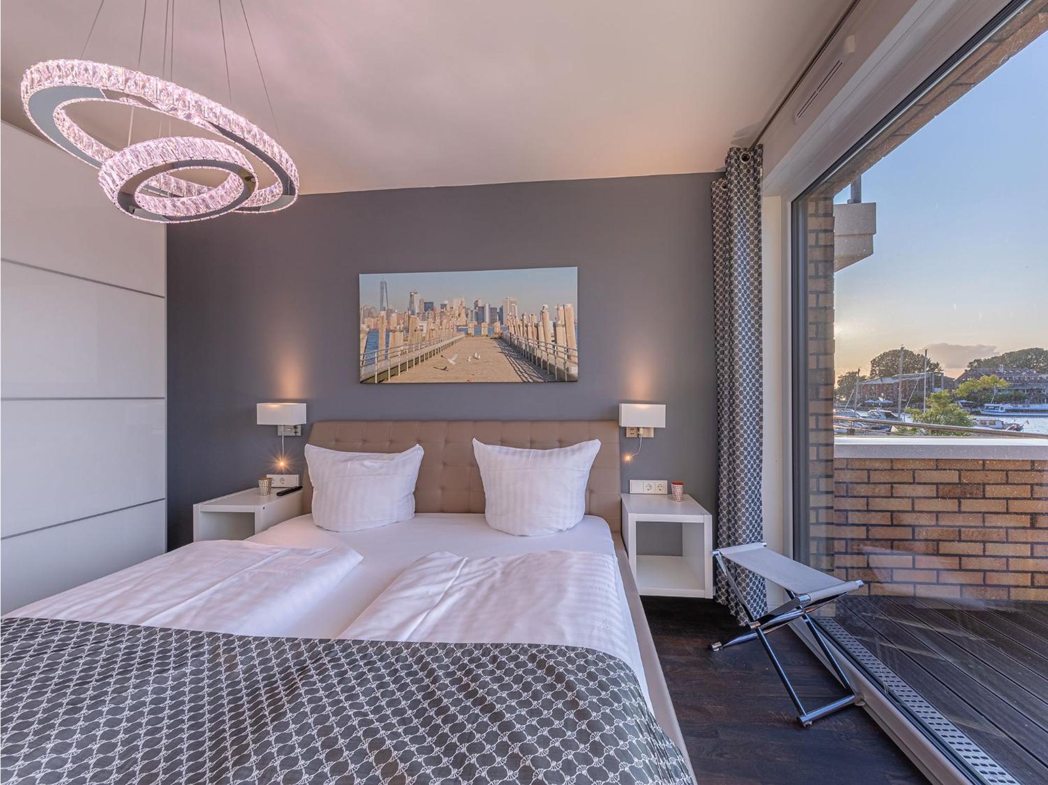 Apartment 17 with Lake View 4****
