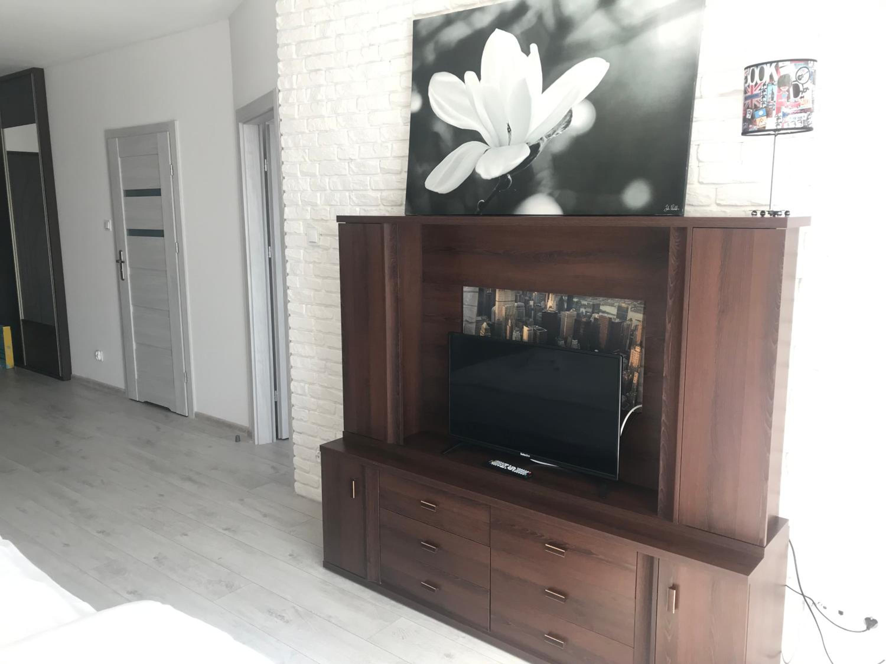 One-Bedroom Apartment - Photo 7