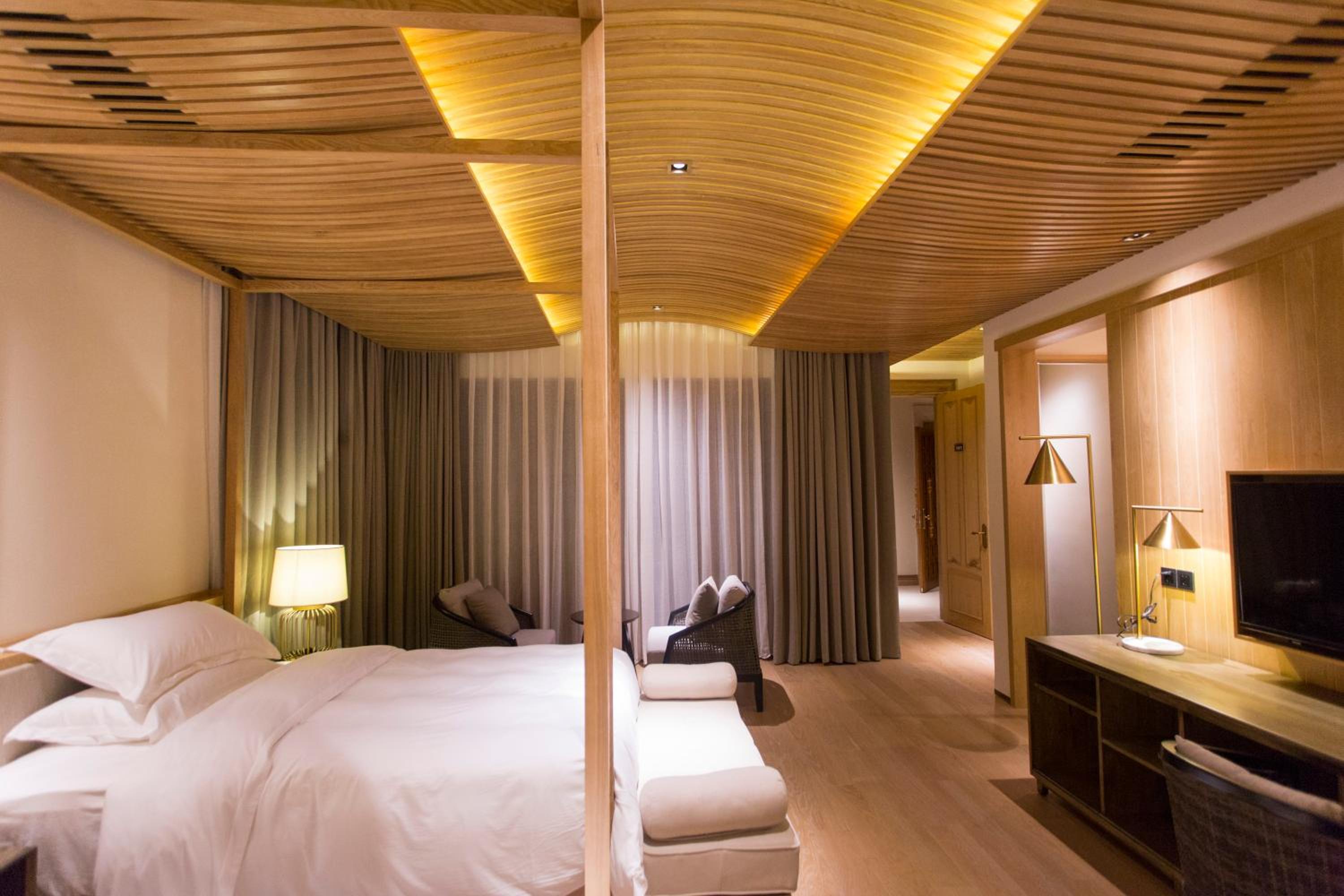 Deluxe Suite with Two Twin Rooms and Two Double Rooms