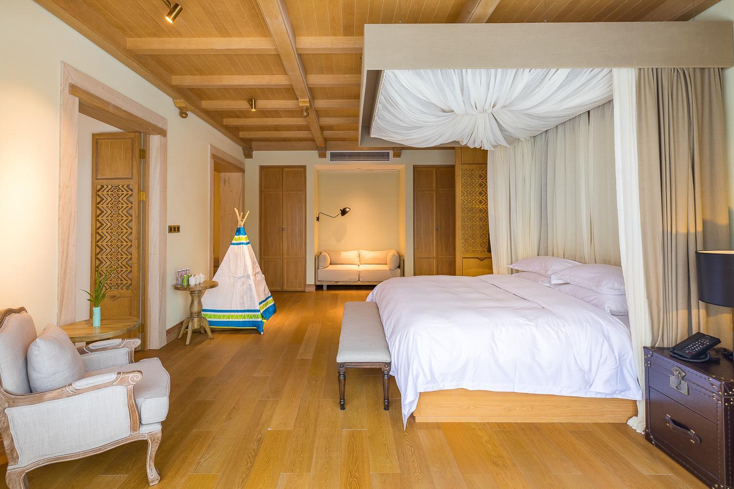 Family Suite with Balcony photo 2