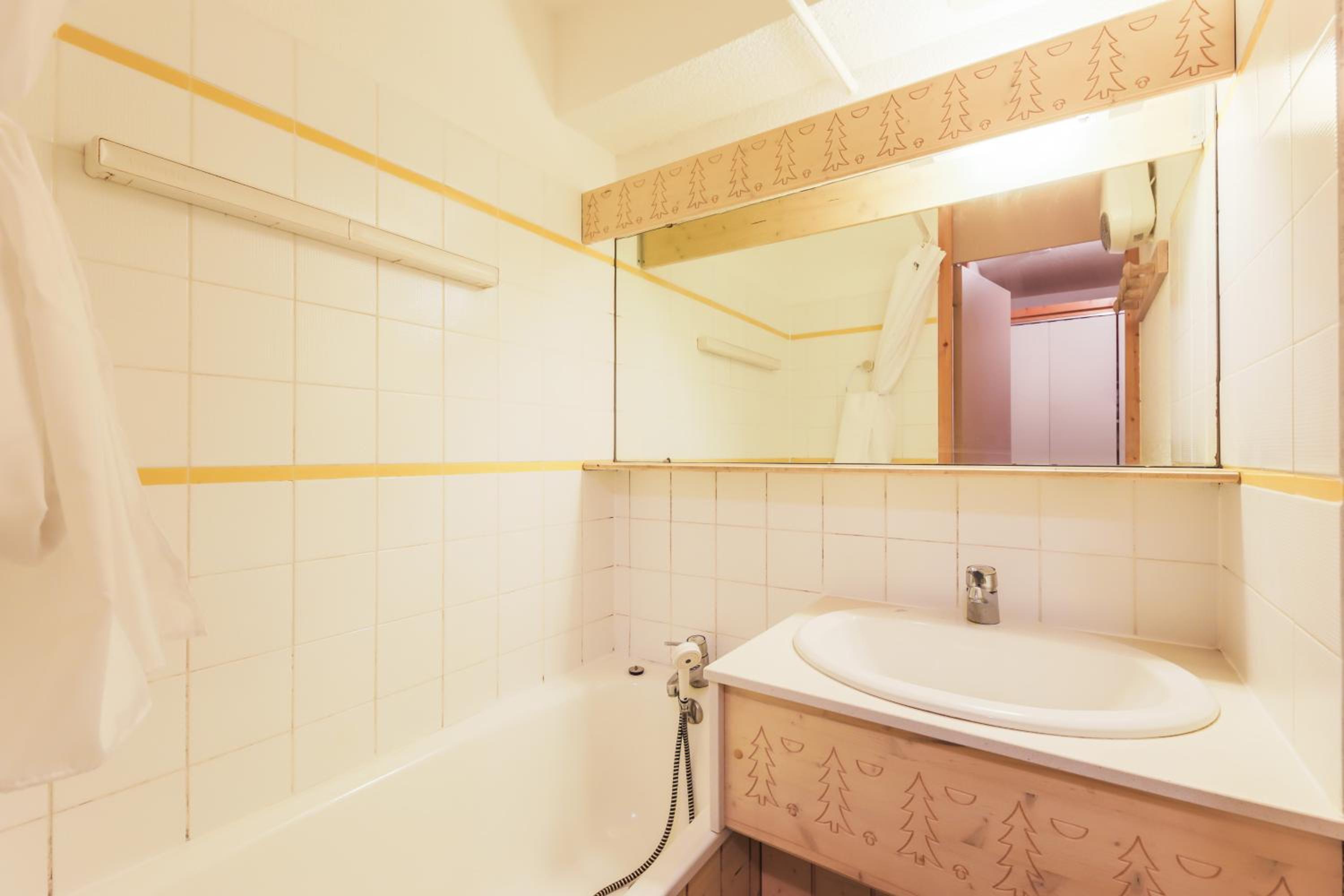 Comfort One-Bedroom Apartment (6 People) photo 3