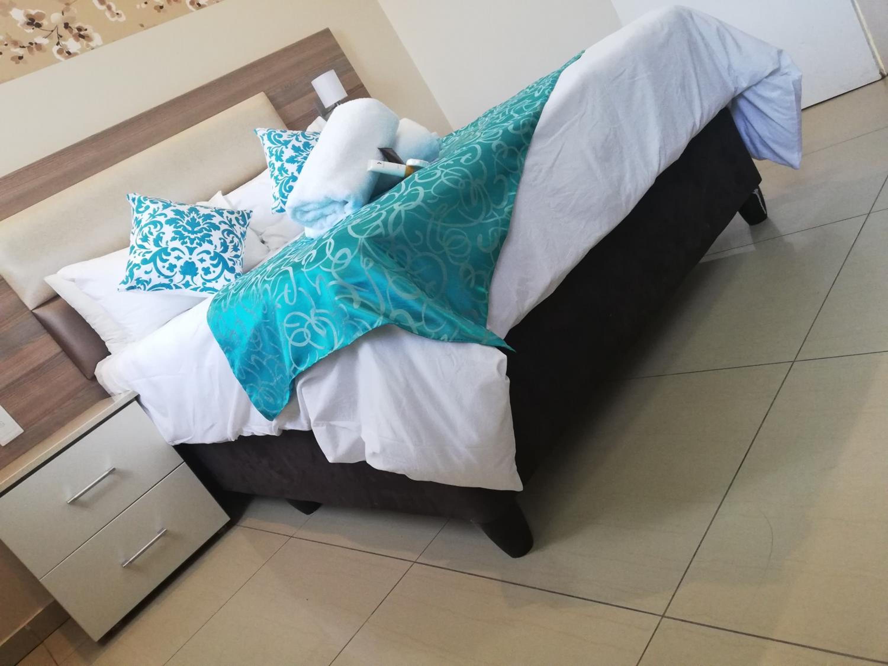 Standard Double Room - Photo 11