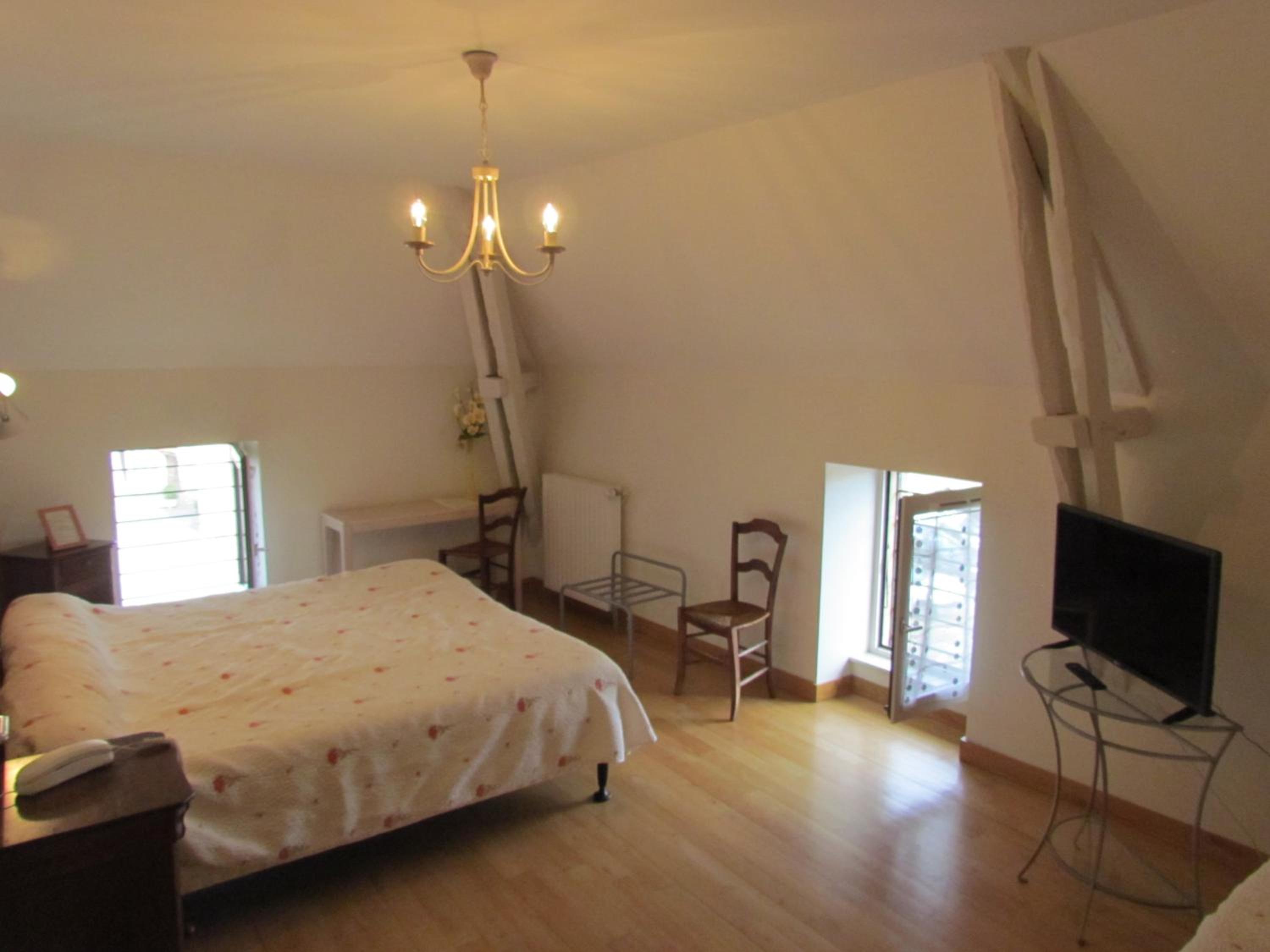 Double or Twin Room - Photo 4