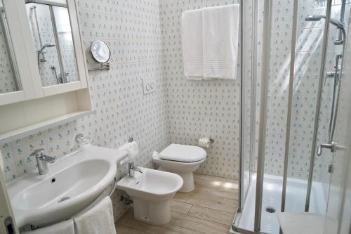 Double or Twin Room photo 3
